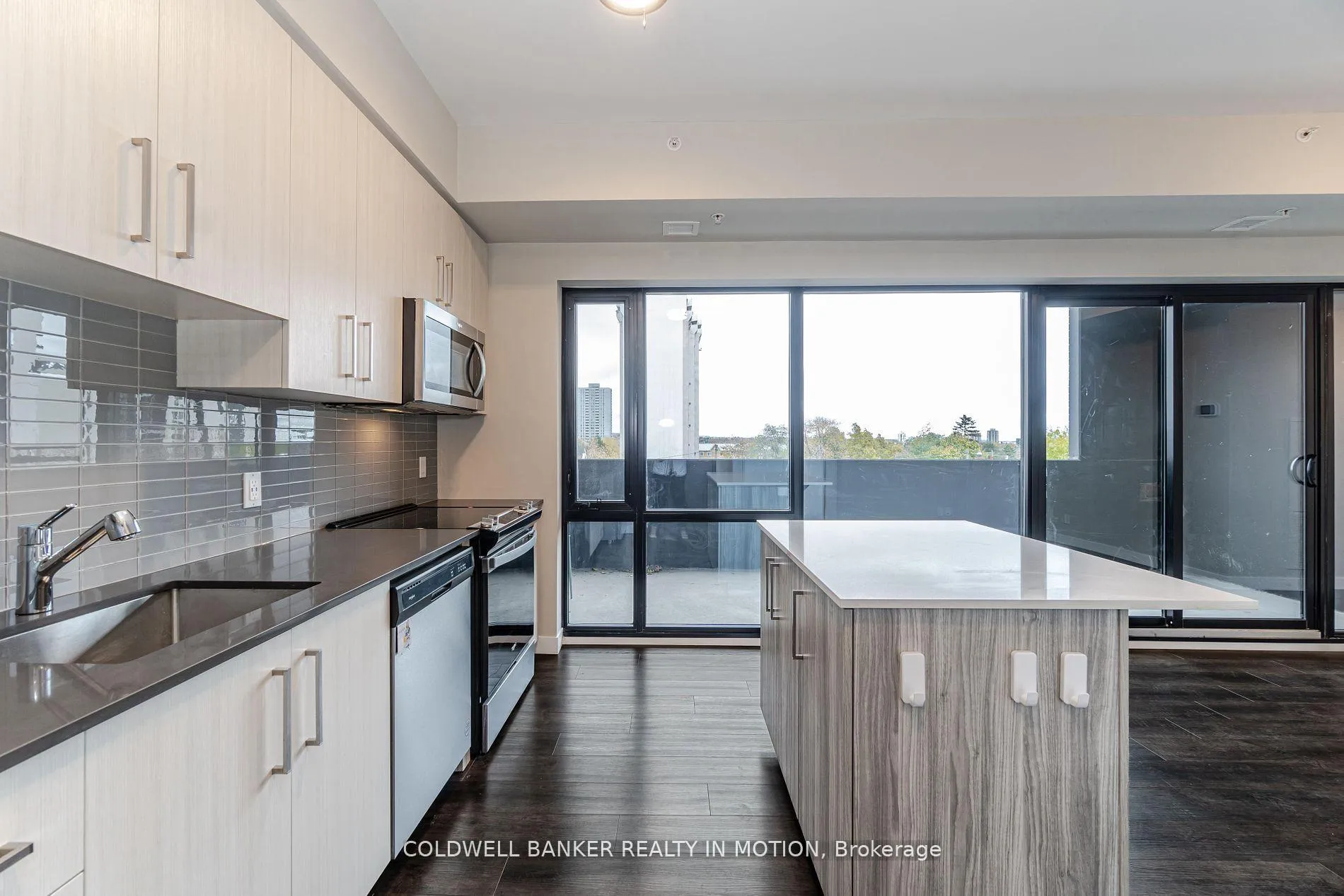 Photo 7 of Unit 303, 15 Queen Street S, Hamilton, Central — HOMEH