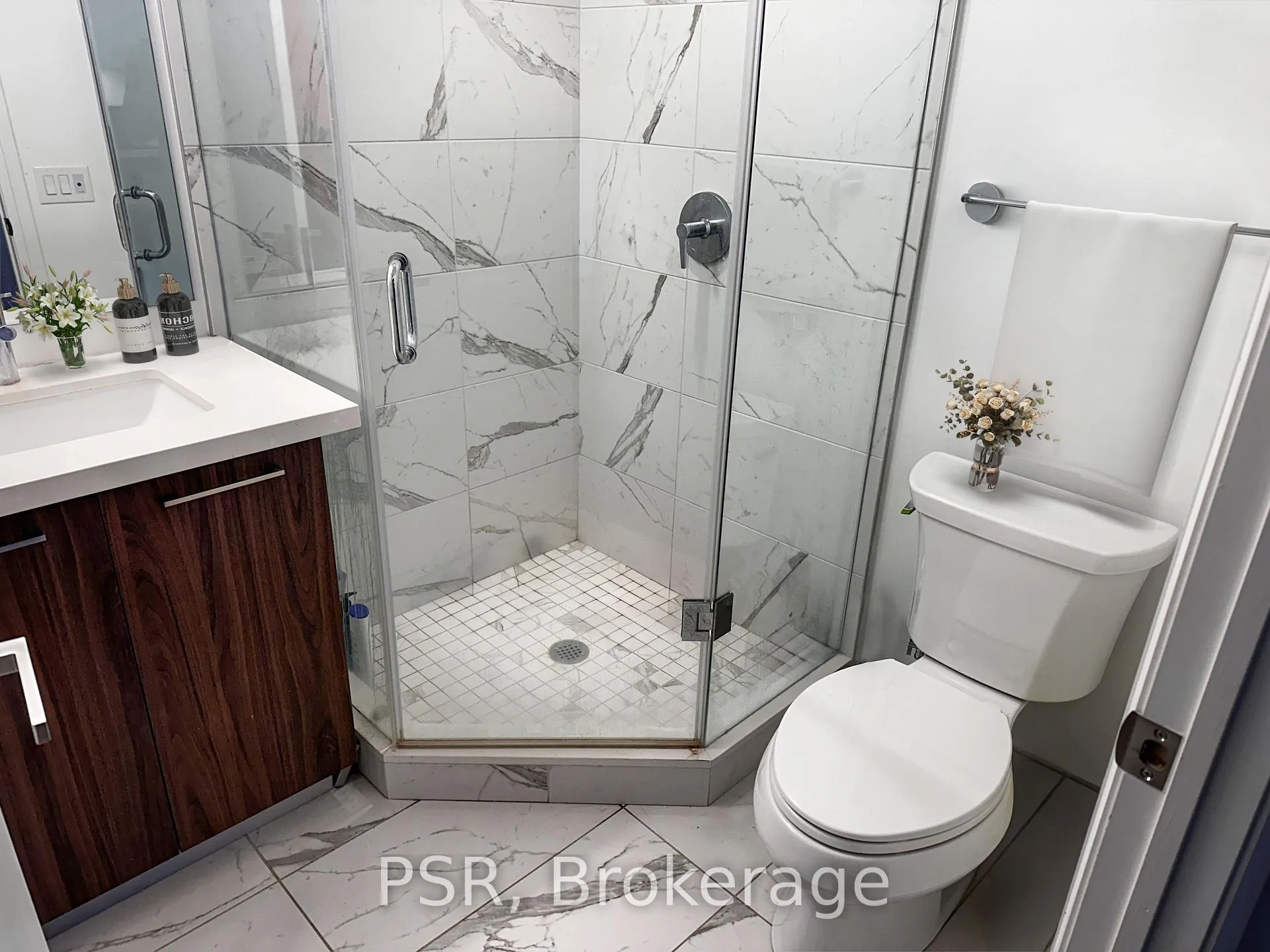 Photo 3 of Unit 519, 33 Frederick Todd Way, Toronto, Leaside — HOMEH