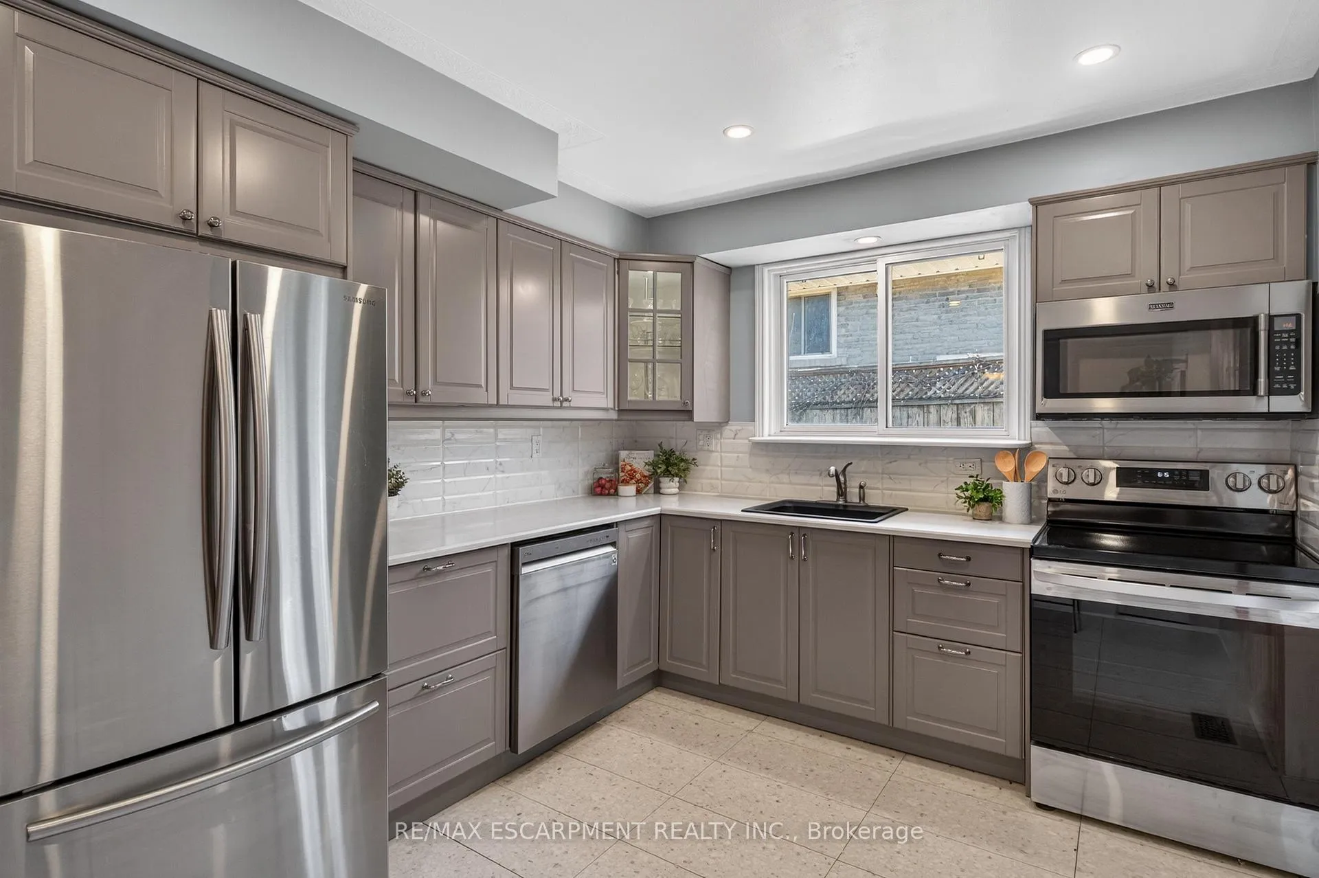 Photo 7 of 2348 Greenbank Trail, Burlington, Brant Hills — HOMEH