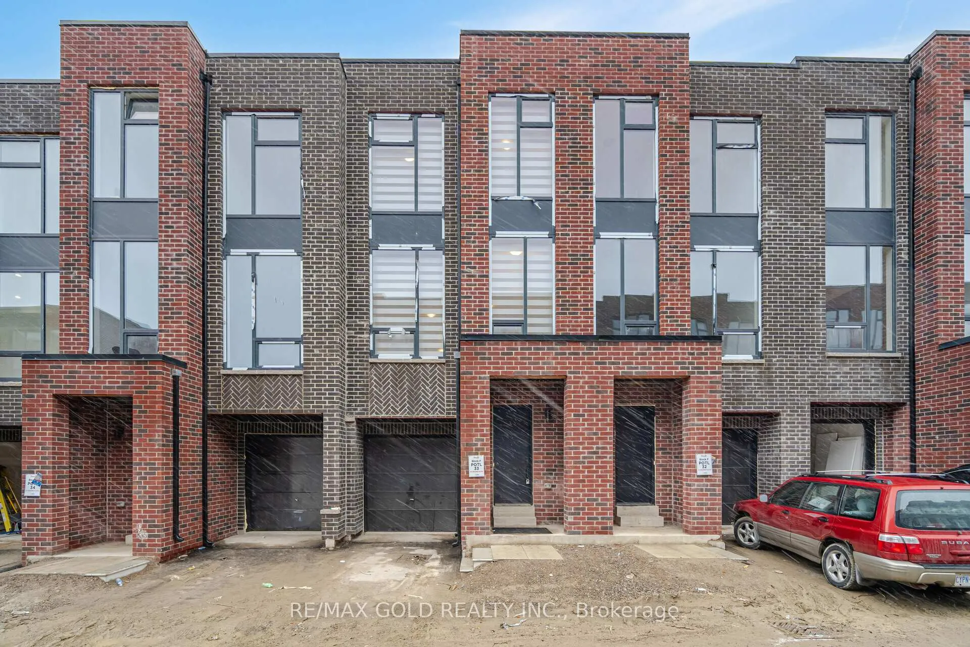 Front of Unit 33, 49 Desiree Place