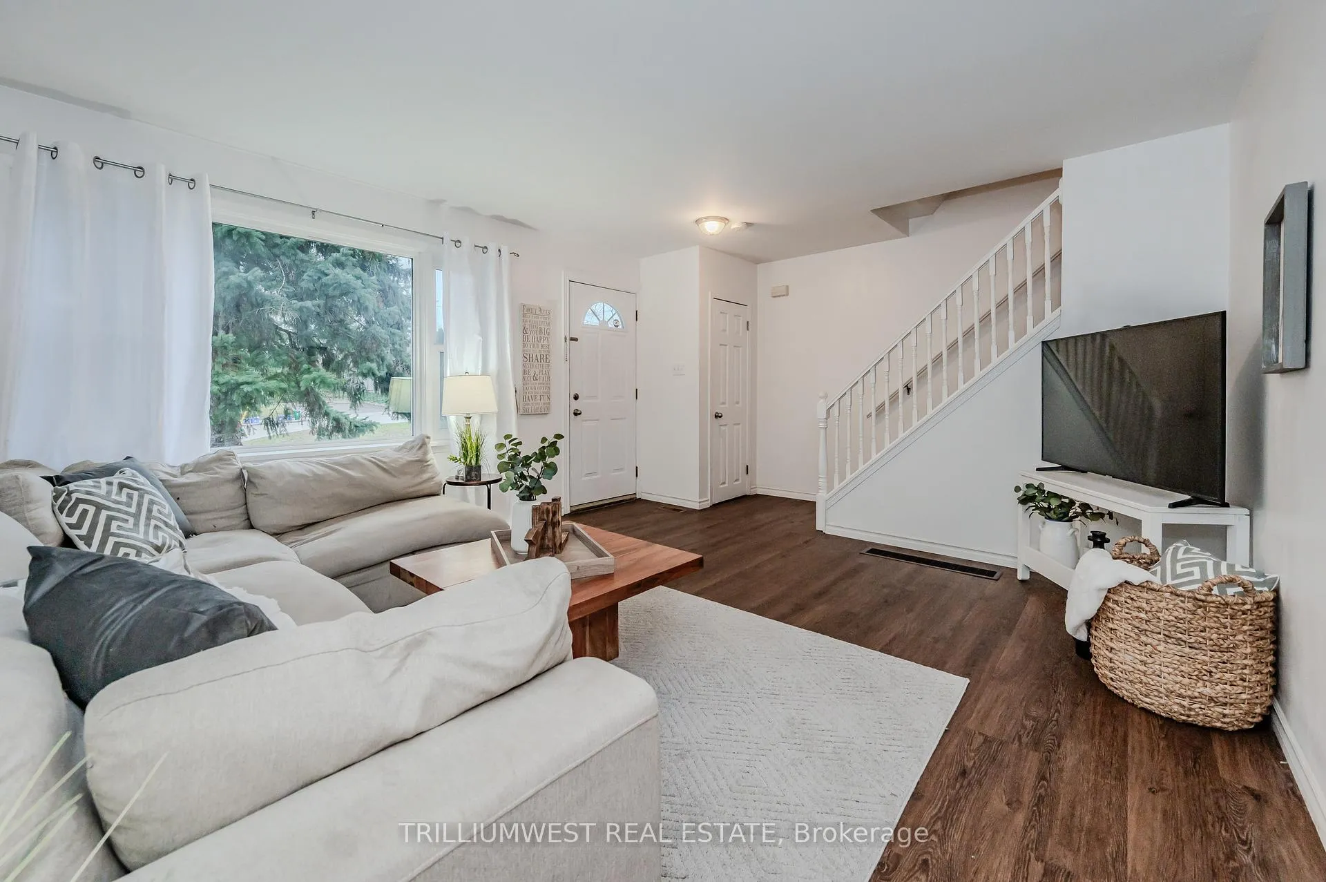 Photo 5 of 283 Spadina Road E, Kitchener — HOMEH