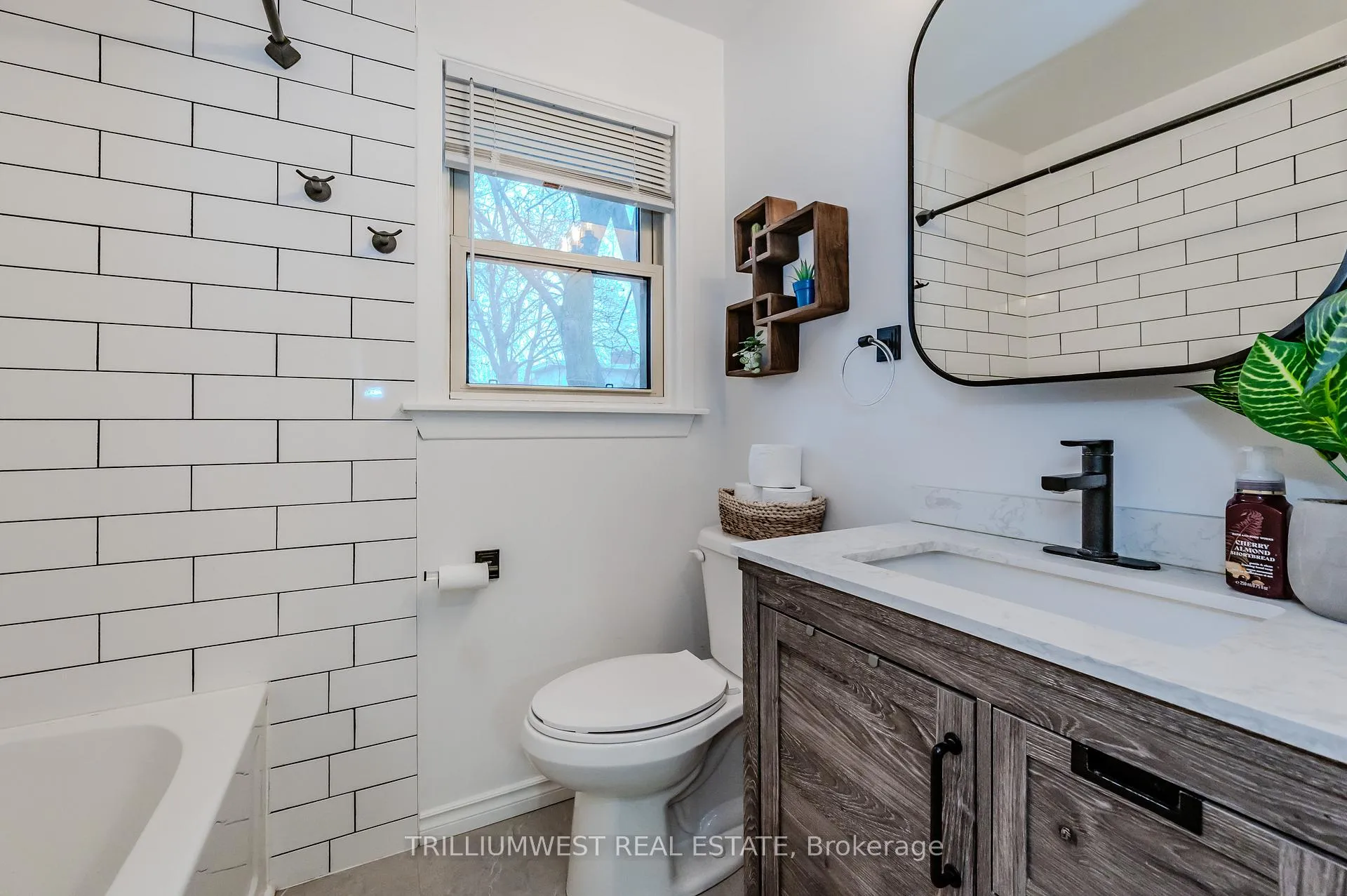 Photo 21 of 283 Spadina Road E, Kitchener — HOMEH