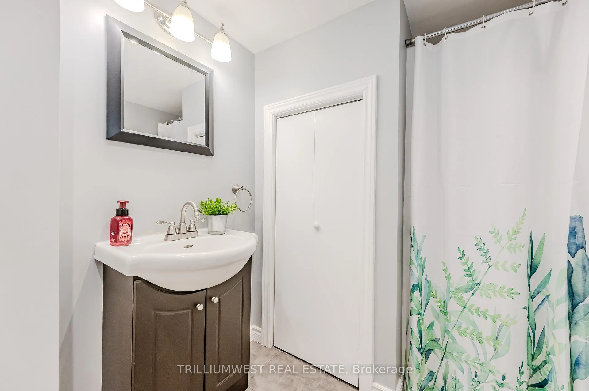 Photo 24 of 283 Spadina Road E, Kitchener — HOMEH