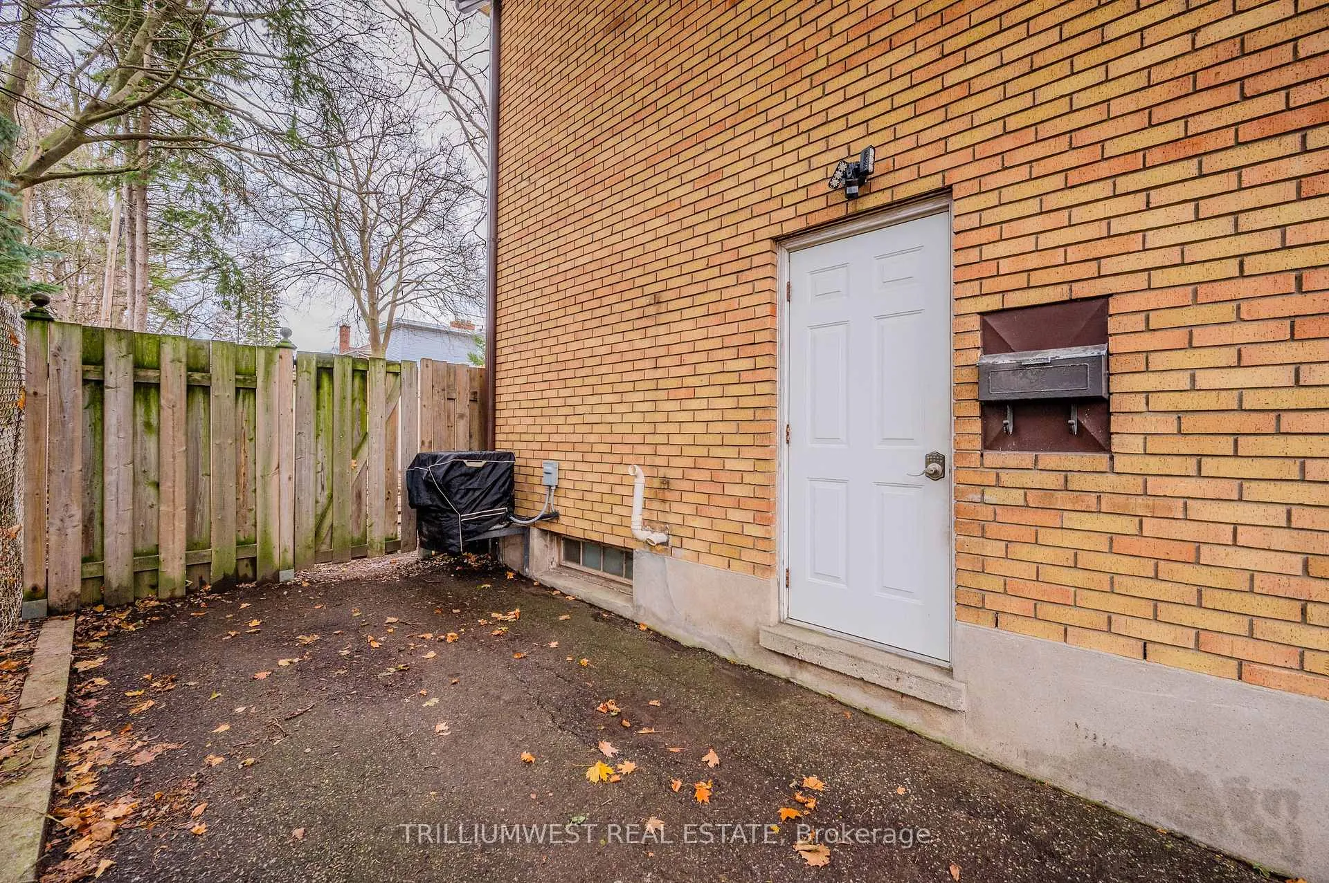 Photo 25 of 283 Spadina Road E, Kitchener — HOMEH