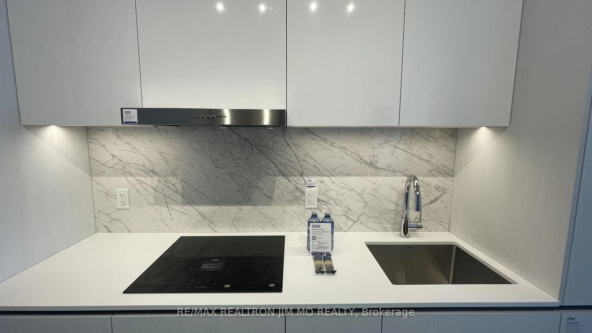 Photo 3 of Unit 2905, 8 Interchange Way, Vaughan, Vaughan Corporate Centre — HOMEH