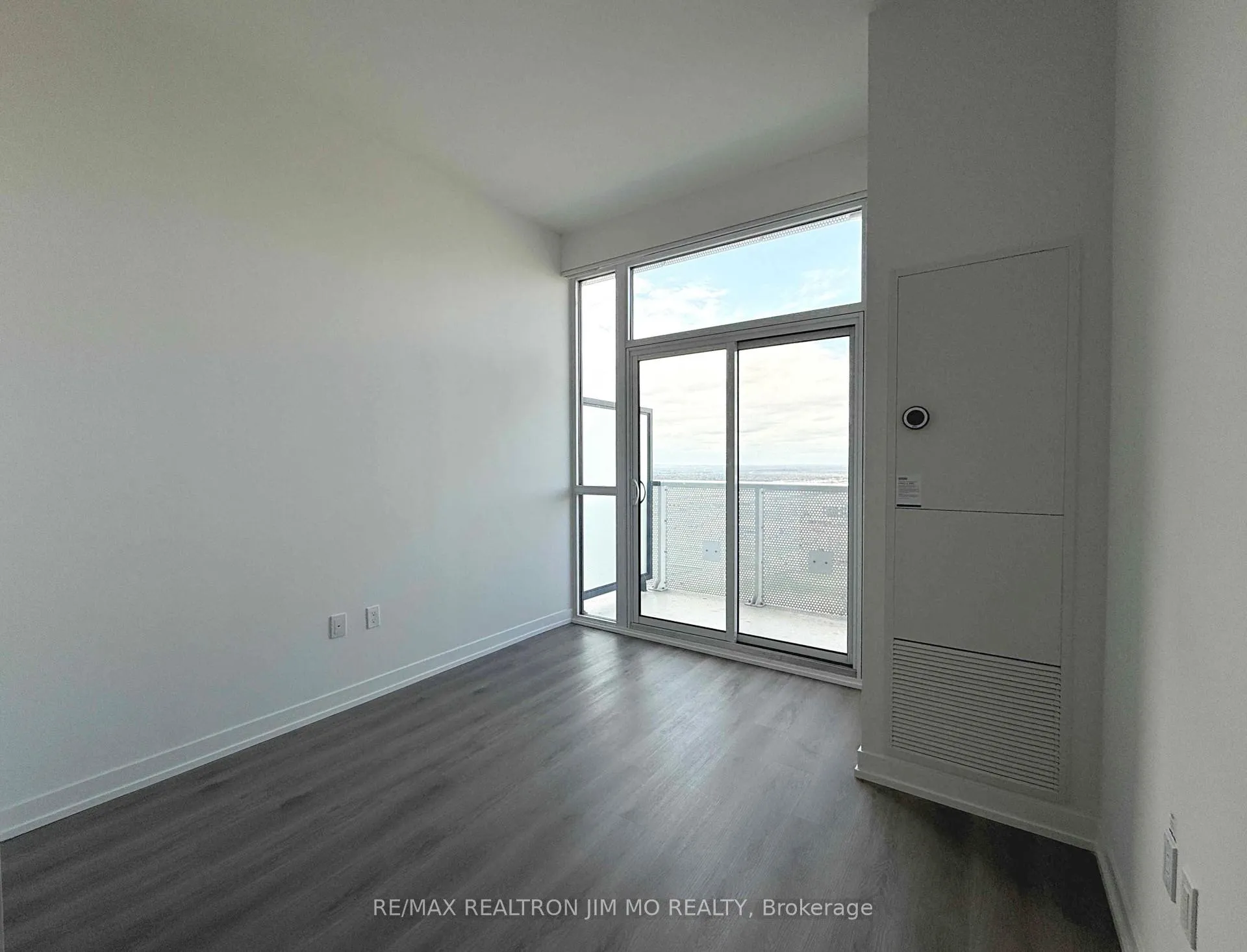 Photo 4 of Unit 2905, 8 Interchange Way, Vaughan, Vaughan Corporate Centre — HOMEH