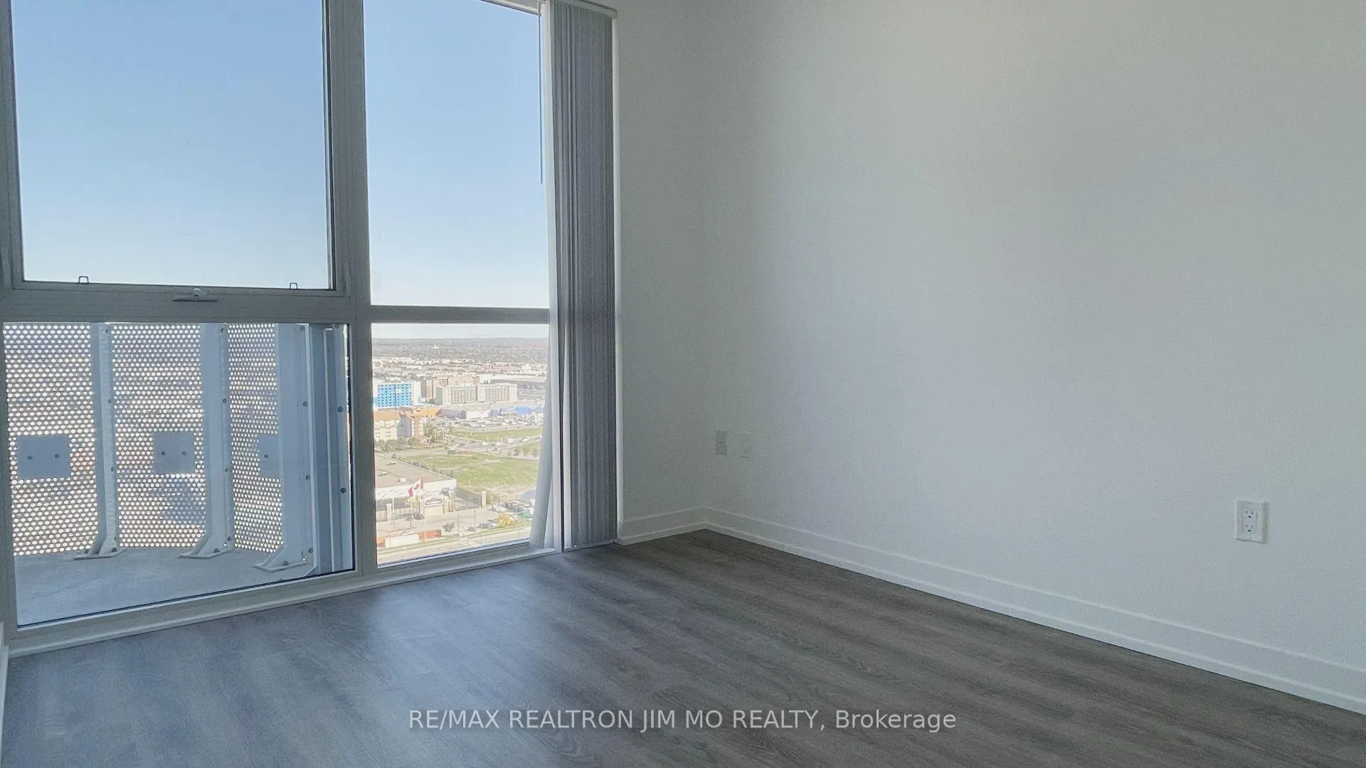 Photo 5 of Unit 2905, 8 Interchange Way, Vaughan, Vaughan Corporate Centre — HOMEH