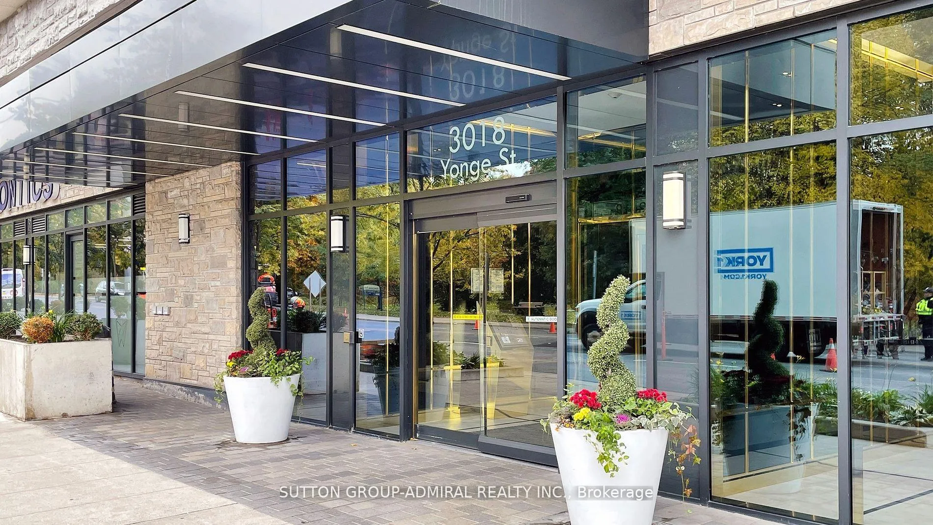 Photo 3 of Unit 708, 3018 Yonge Street, Toronto, Lawrence Park South — HOMEH