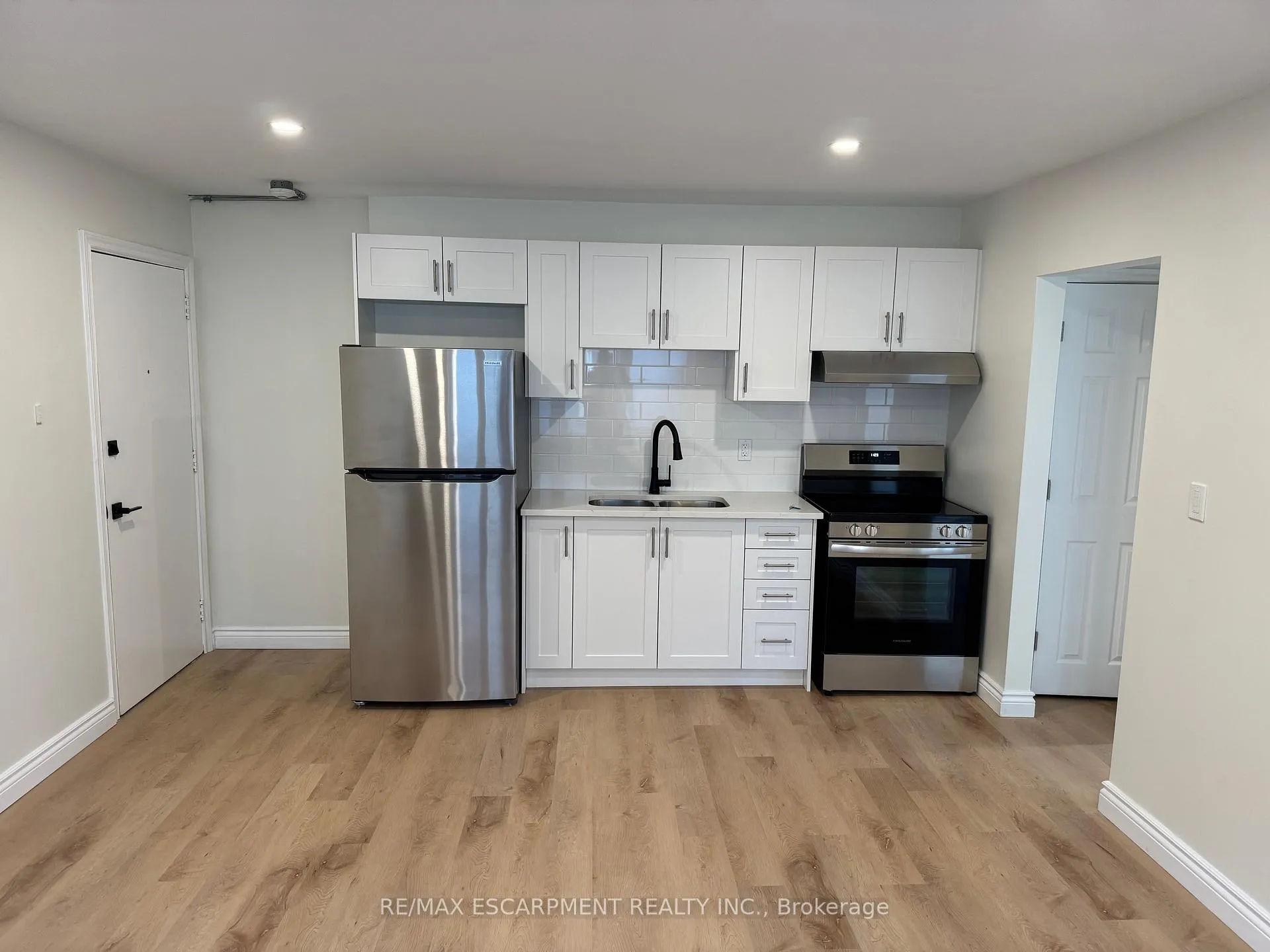 Photo 3 of Unit 15, 1759 King Street, Hamilton, Bartonville — HOMEH