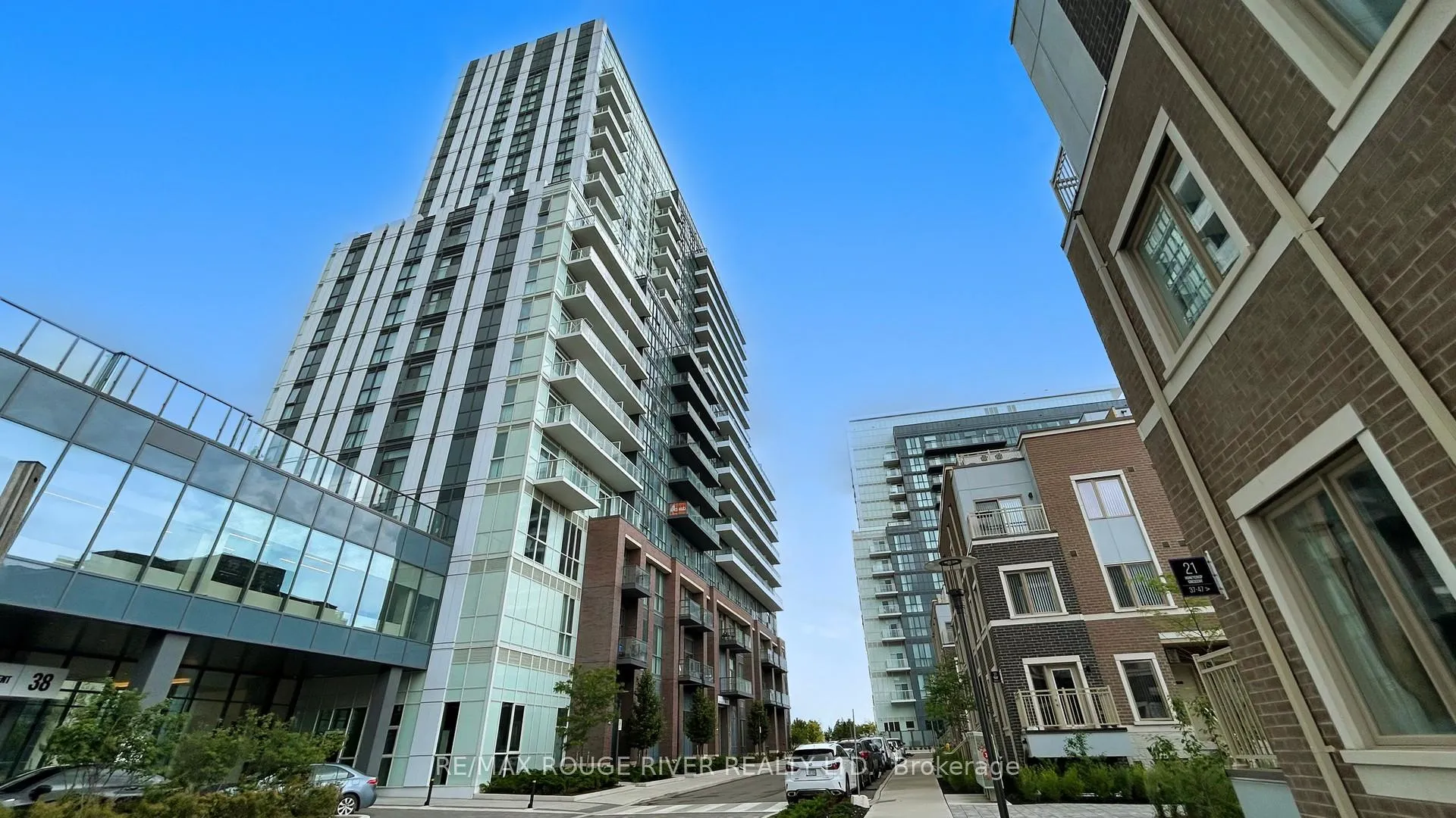 Photo 5 of Unit 807, 38 Honeycrisp Crescent, Vaughan, Vaughan Corporate Centre — HOMEH