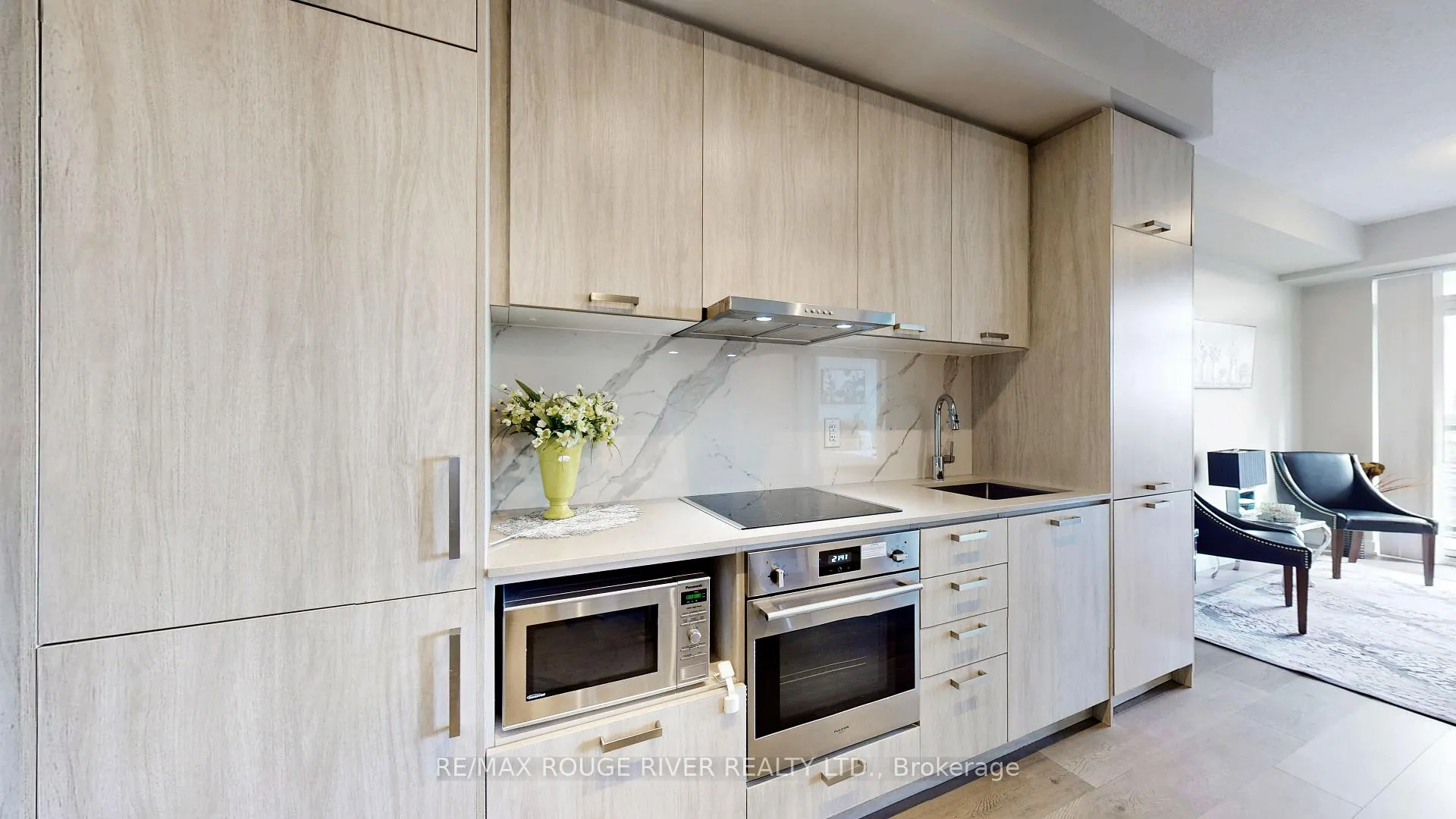 Photo 15 of Unit 807, 38 Honeycrisp Crescent, Vaughan, Vaughan Corporate Centre — HOMEH