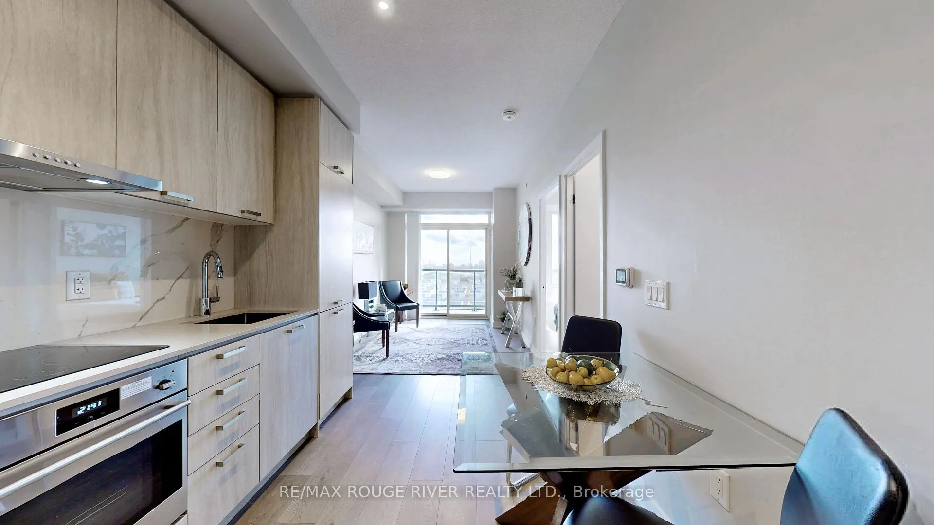 Photo 16 of Unit 807, 38 Honeycrisp Crescent, Vaughan, Vaughan Corporate Centre — HOMEH