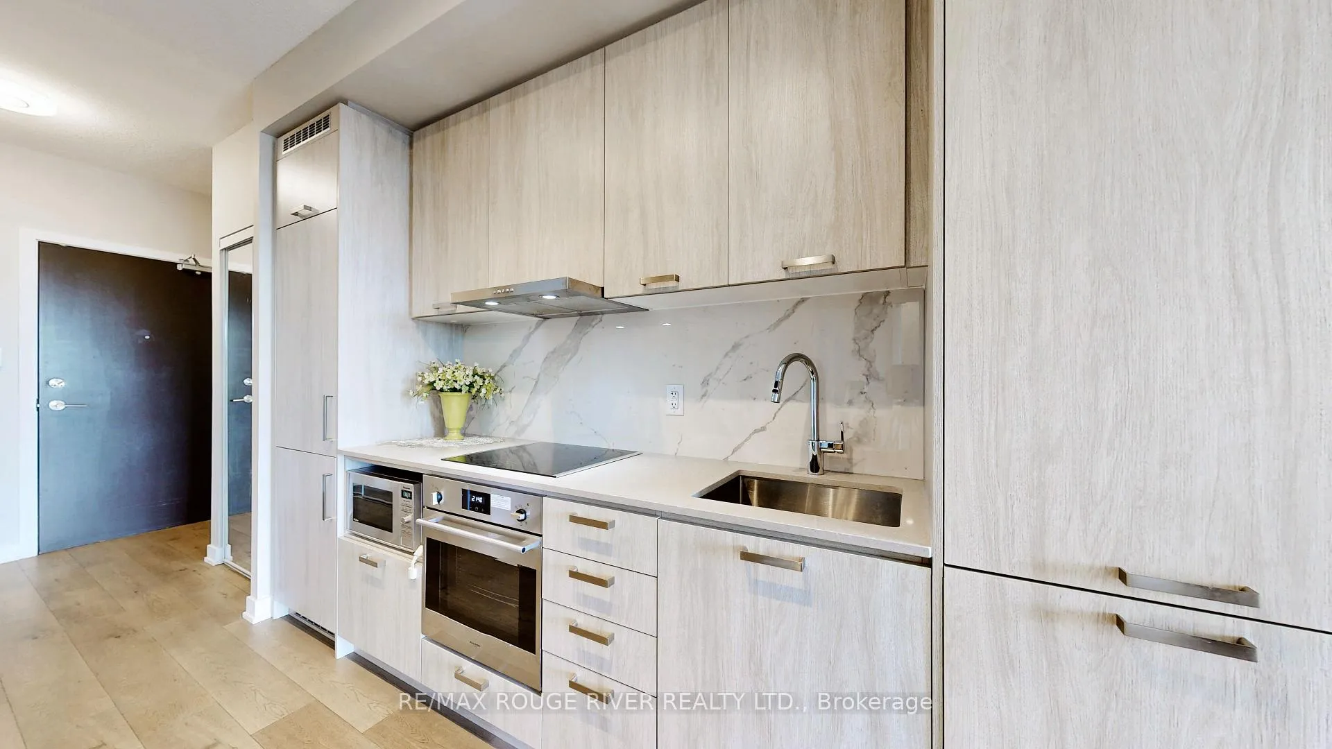 Photo 17 of Unit 807, 38 Honeycrisp Crescent, Vaughan, Vaughan Corporate Centre — HOMEH