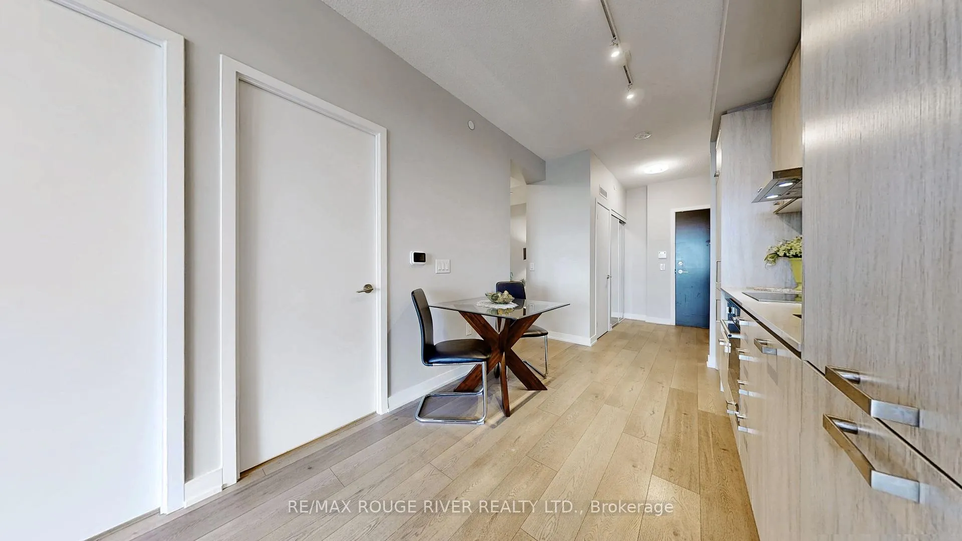 Photo 20 of Unit 807, 38 Honeycrisp Crescent, Vaughan, Vaughan Corporate Centre — HOMEH