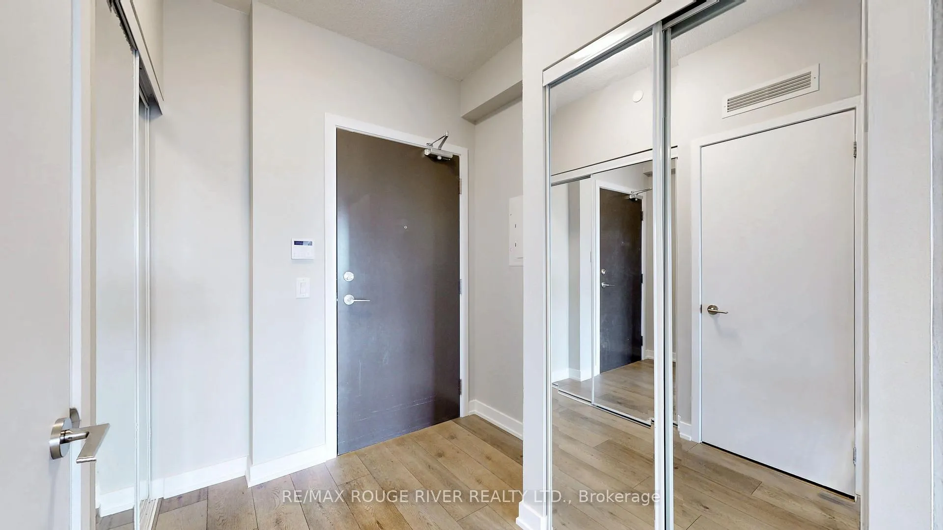 Photo 31 of Unit 807, 38 Honeycrisp Crescent, Vaughan, Vaughan Corporate Centre — HOMEH