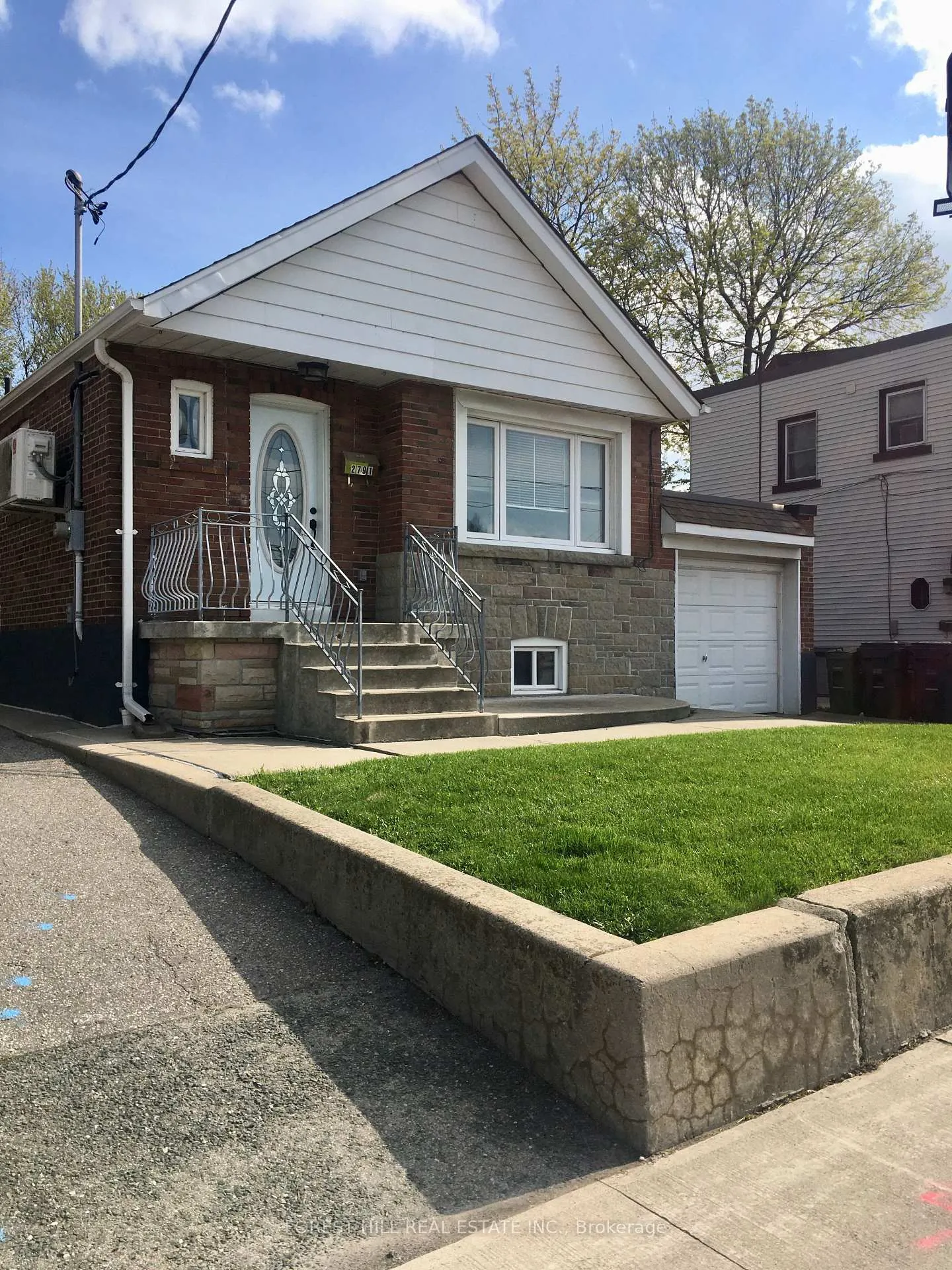 Photo 2 of 2791 St Clair Avenue E, Toronto, O'Connor-Parkview — HOMEH