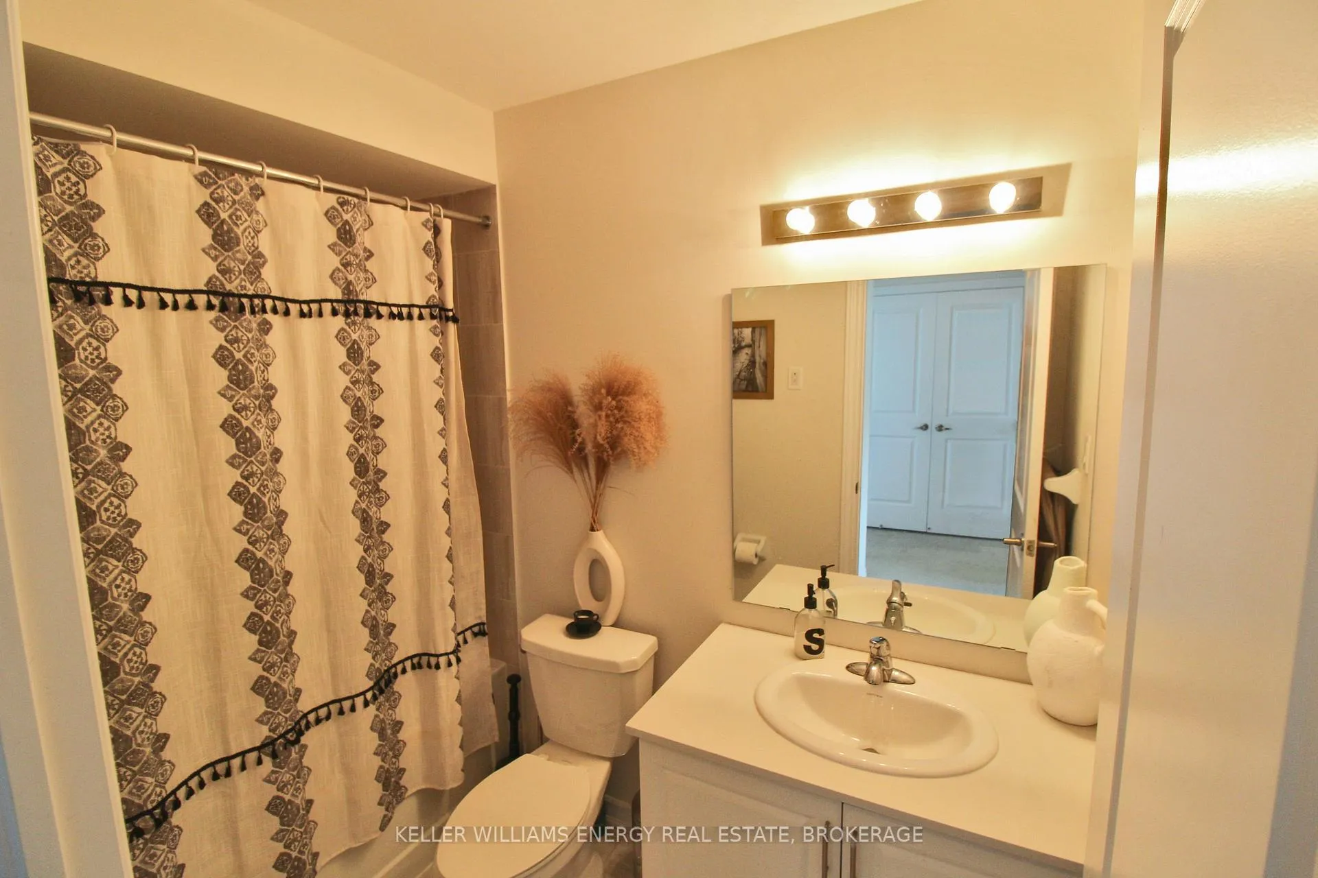 Photo 6 of Unit 12, 485 Beresford Path, Oshawa, Central — HOMEH