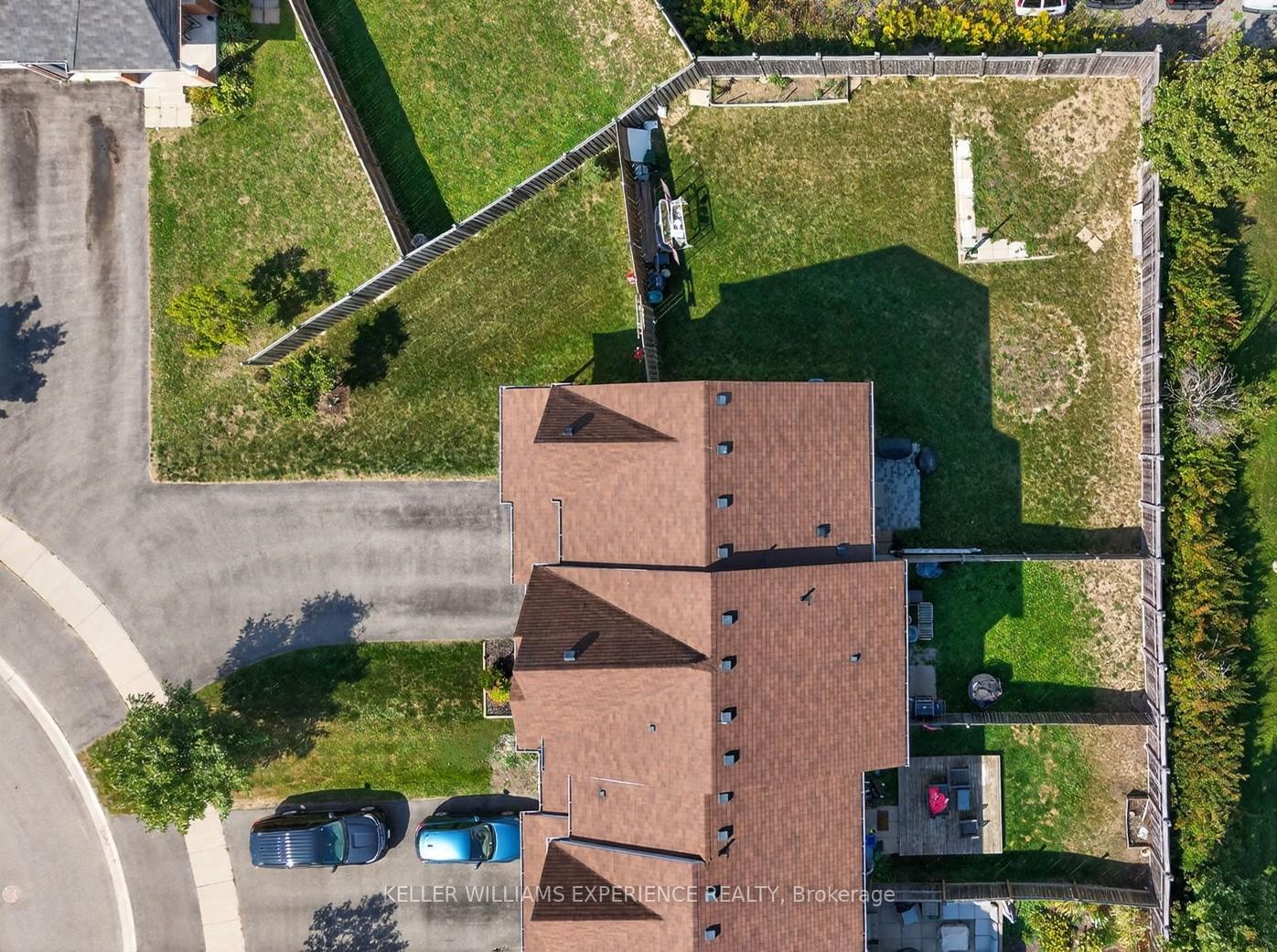 Photo 2 of 70 Pearcey Crescent, Barrie, Bayfield — HOMEH