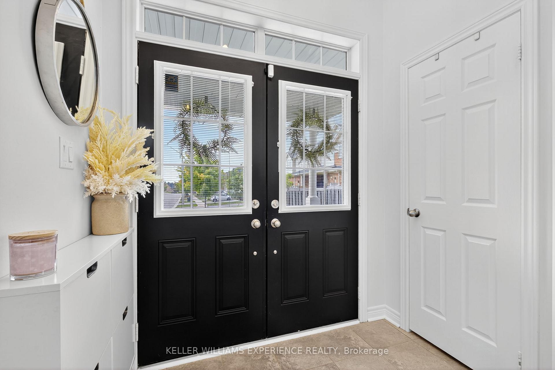 Photo 4 of 70 Pearcey Crescent, Barrie, Bayfield — HOMEH