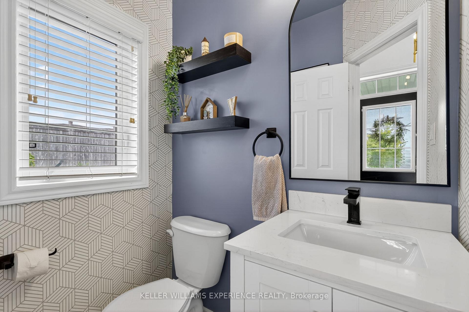 Photo 5 of 70 Pearcey Crescent, Barrie, Bayfield — HOMEH