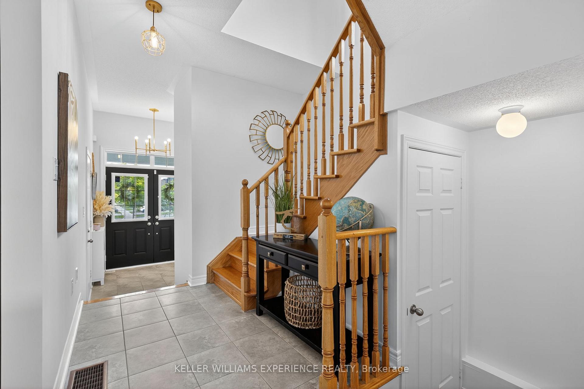 Photo 6 of 70 Pearcey Crescent, Barrie, Bayfield — HOMEH