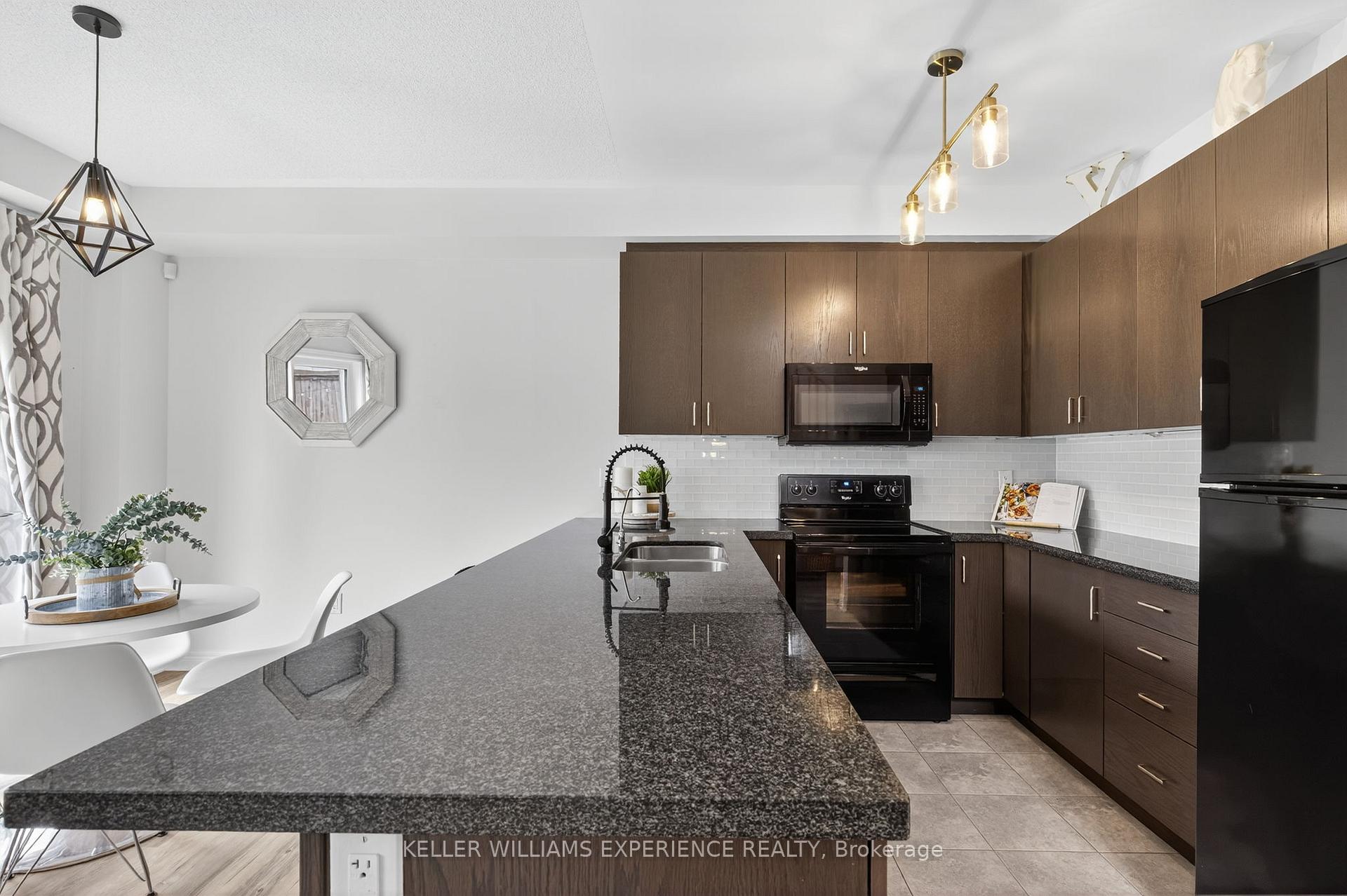 Photo 8 of 70 Pearcey Crescent, Barrie, Bayfield — HOMEH