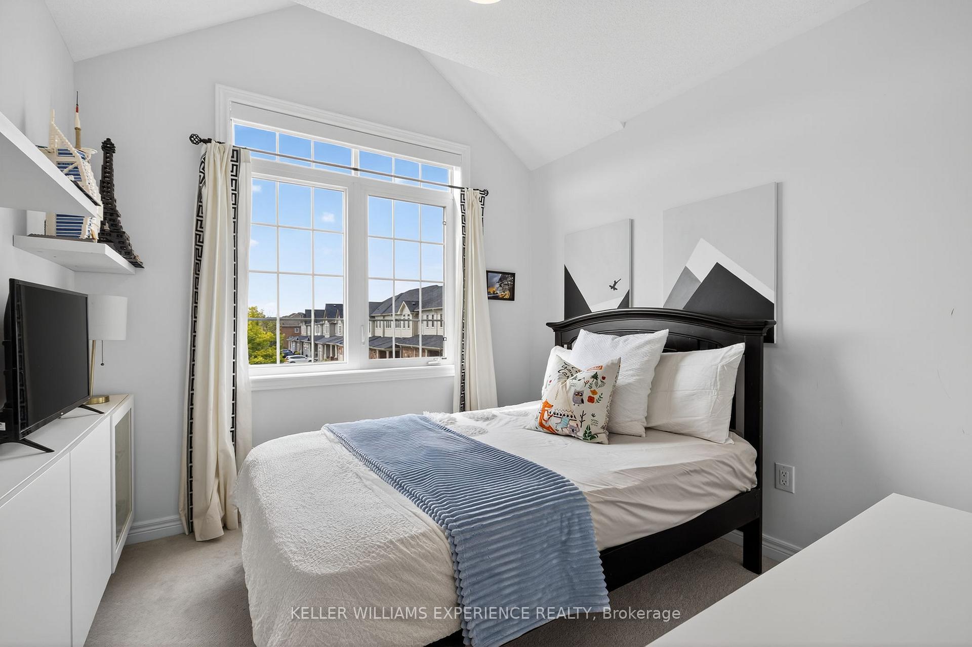Photo 14 of 70 Pearcey Crescent, Barrie, Bayfield — HOMEH