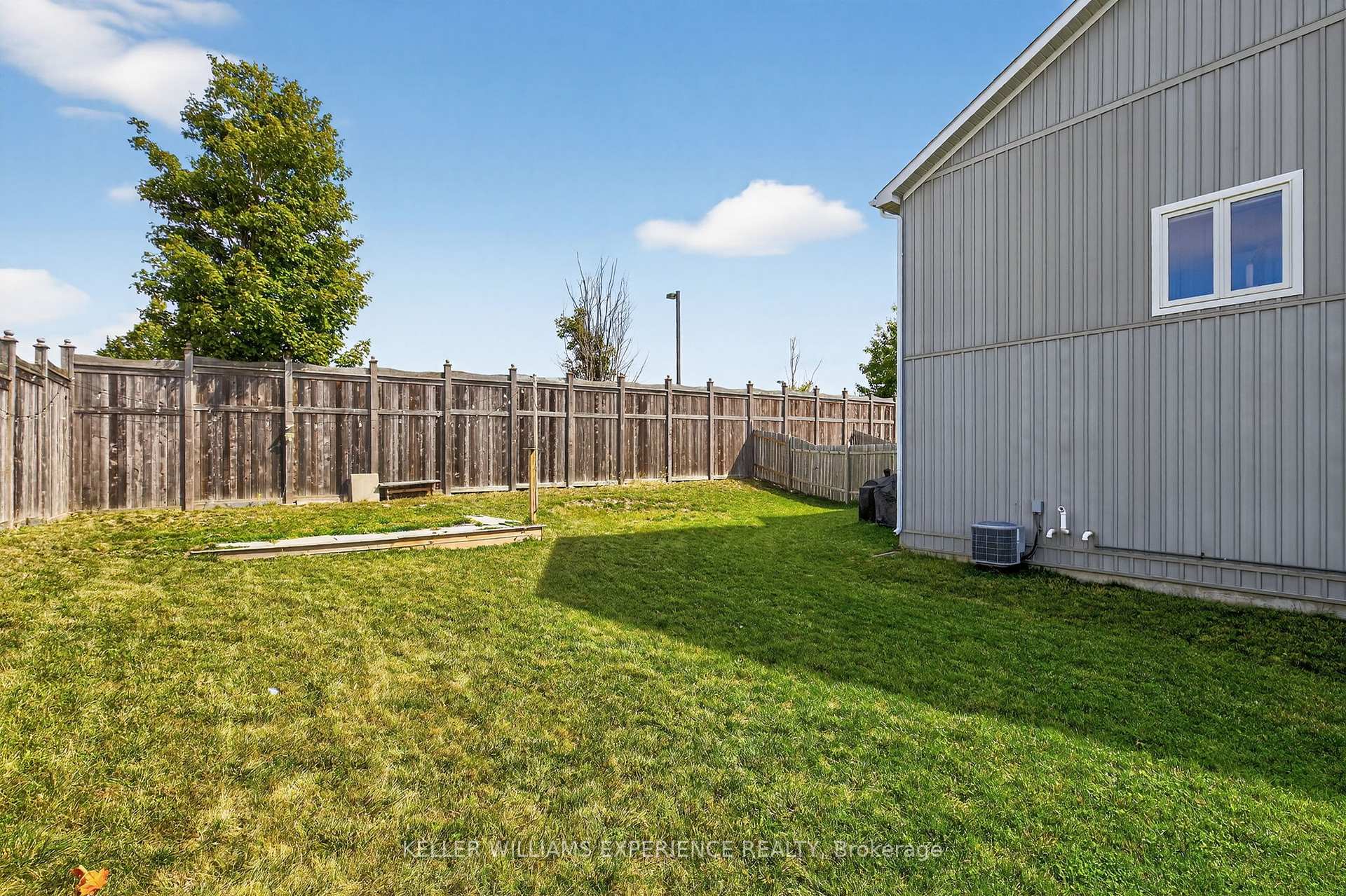 Photo 19 of 70 Pearcey Crescent, Barrie, Bayfield — HOMEH