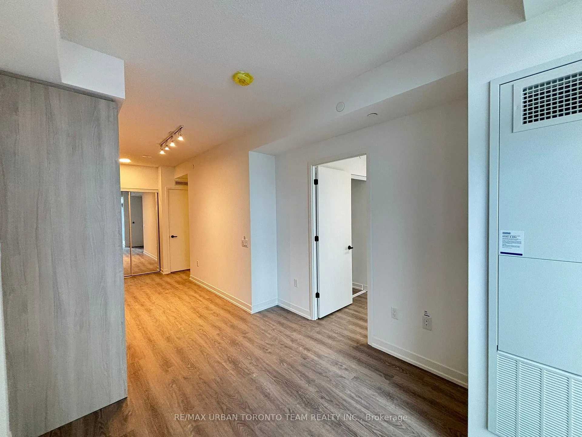 Photo 4 of Unit 2001, 8 Interchange Way, Vaughan, Vaughan Corporate Centre — HOMEH