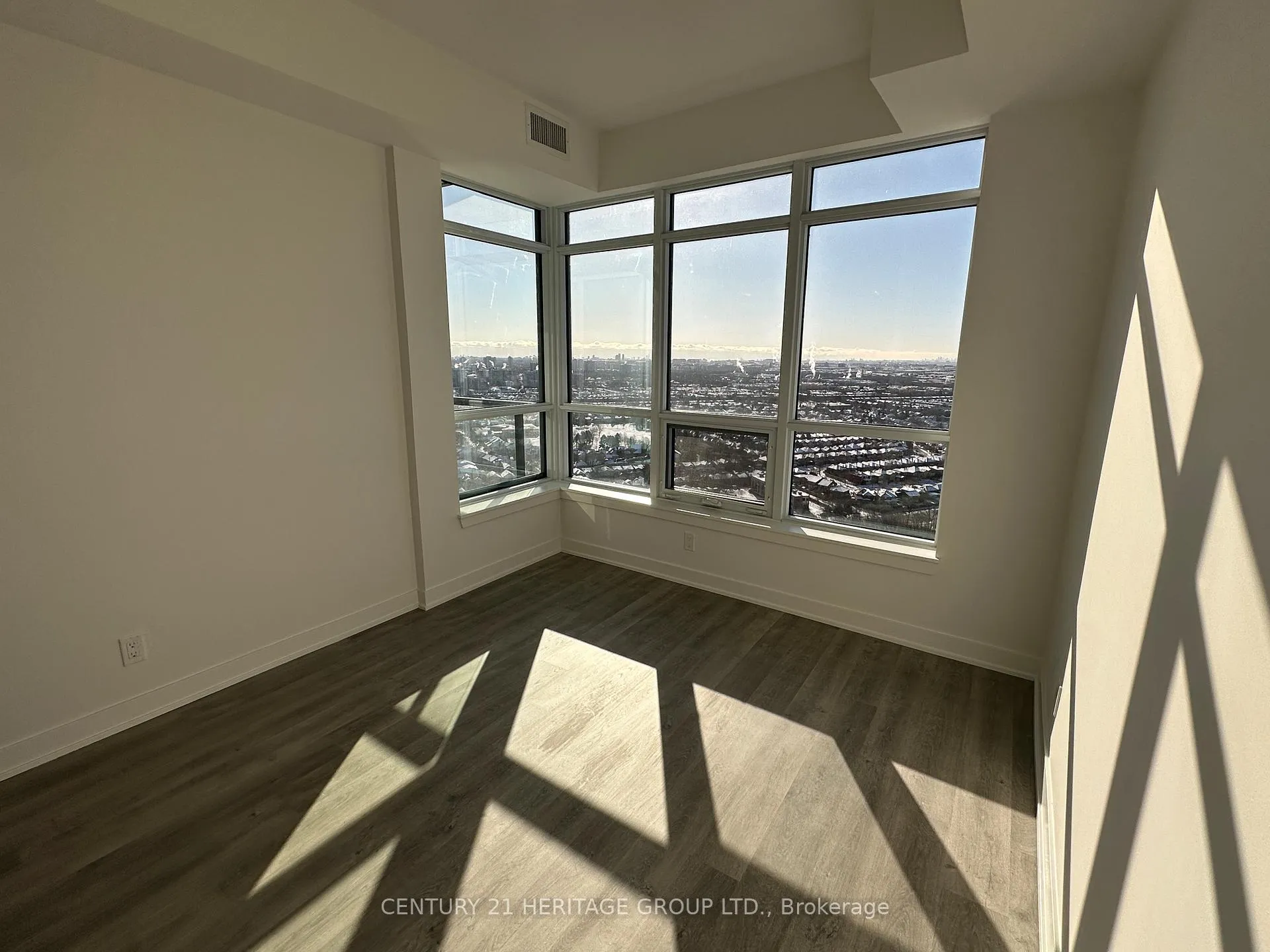 Photo 9 of Unit 2904, 30 Upper Mall Way, Vaughan, Brownridge — HOMEH