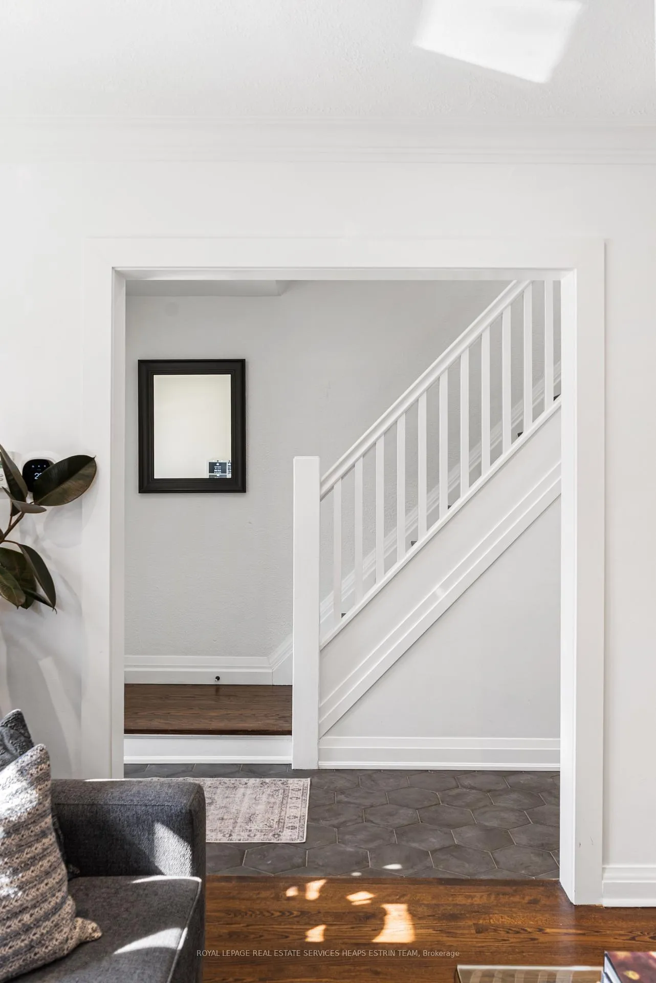 Photo 3 of 46 Donlea Drive, Toronto, Leaside — HOMEH