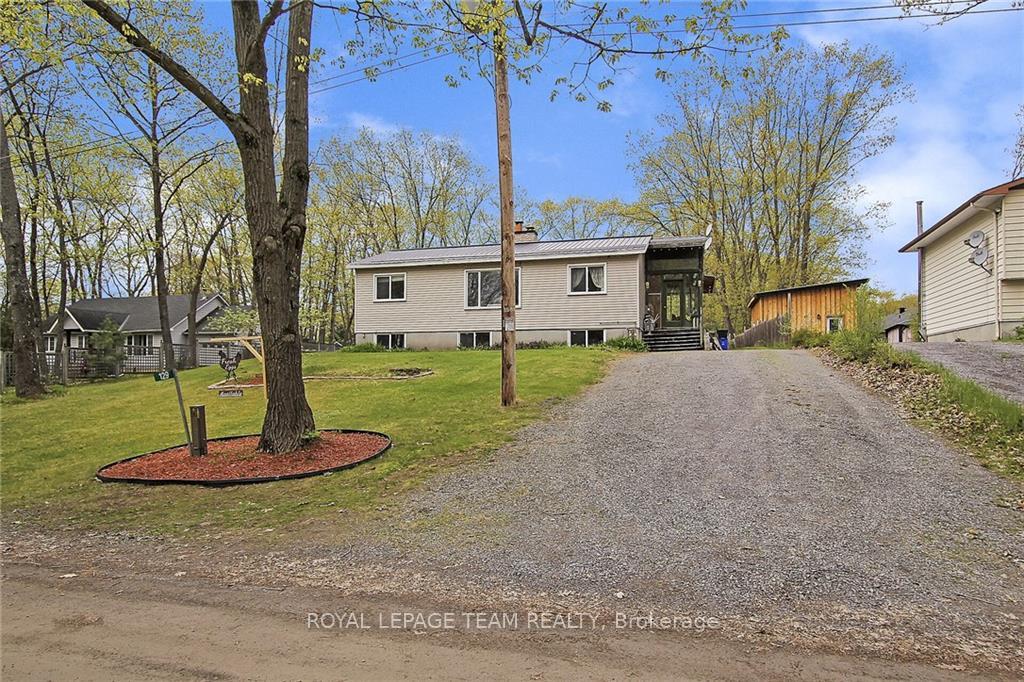 Front of 129 Spinnaker Way