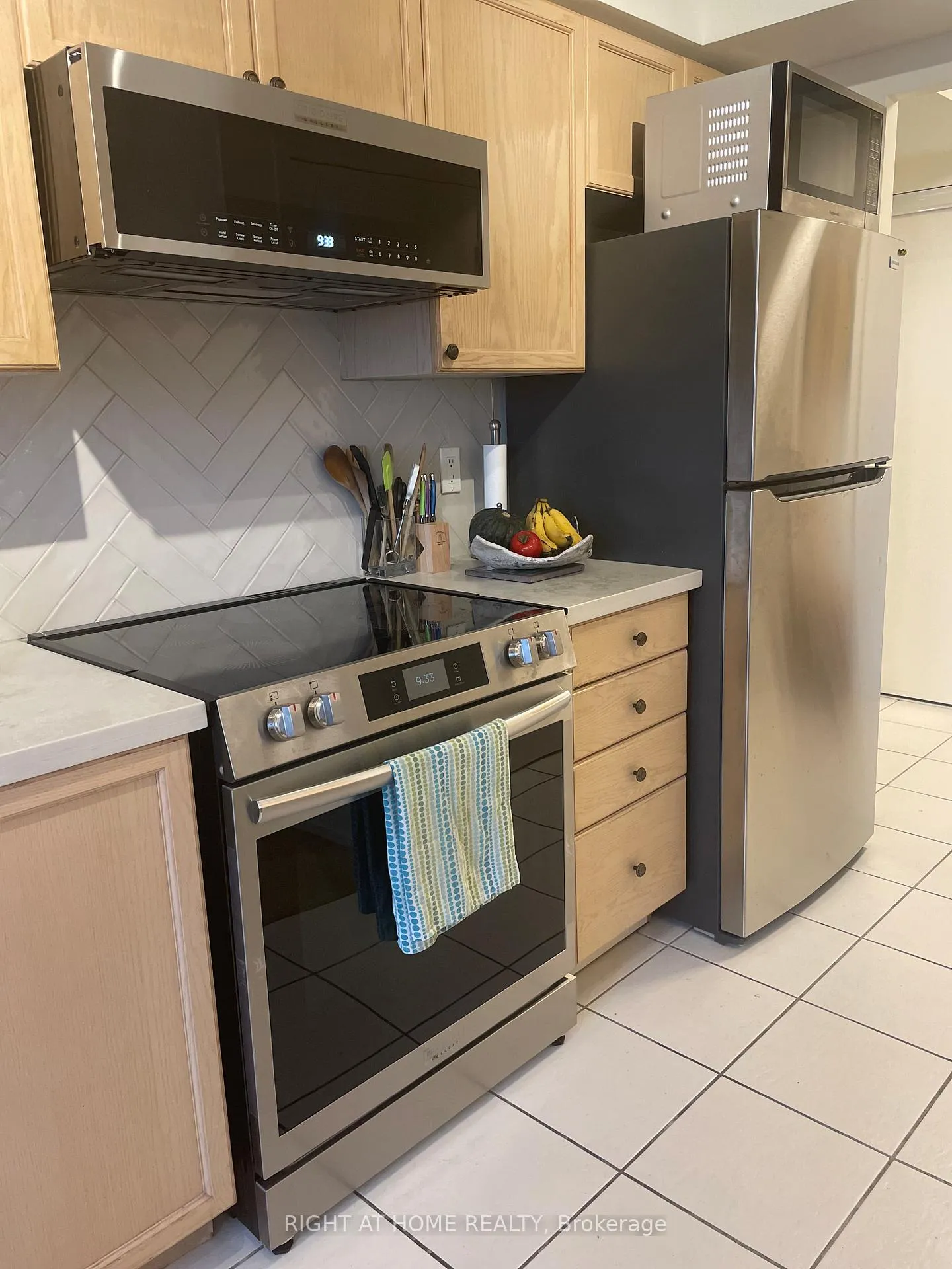 Photo 4 of Unit 710, 650 Lawrence Avenue W, Toronto, Englemount-Lawrence — HOMEH