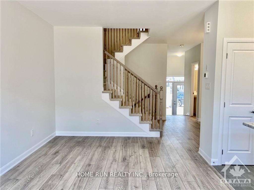 Photo 3 of 138 Maynooth Court, Ottawa, Barrhaven - Half Moon Bay — HOMEH
