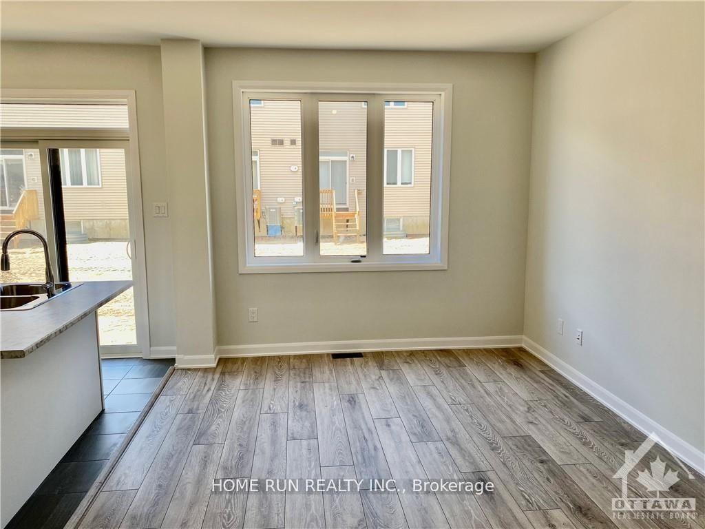 Photo 4 of 138 Maynooth Court, Ottawa, Barrhaven - Half Moon Bay — HOMEH