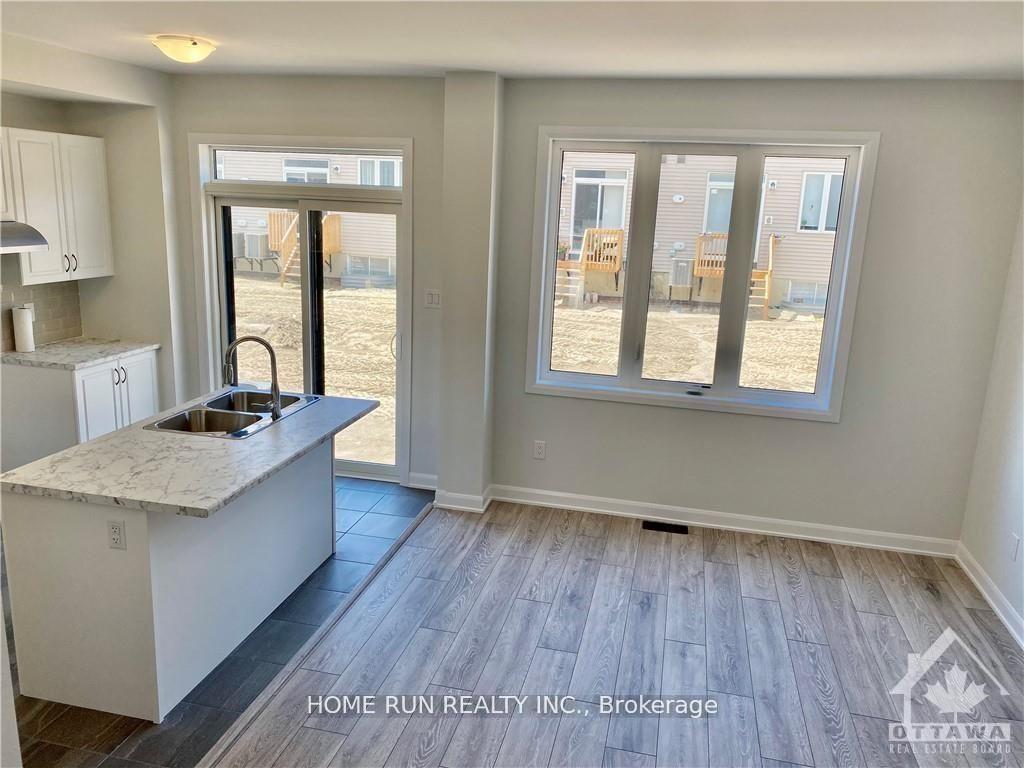 Photo 5 of 138 Maynooth Court, Ottawa, Barrhaven - Half Moon Bay — HOMEH