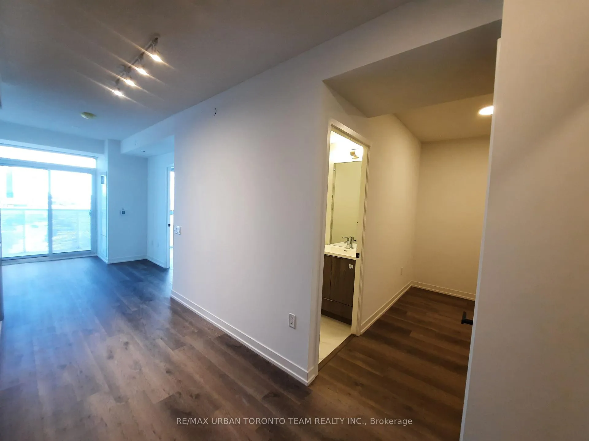 Photo 2 of Unit 1707, 8 Interchange Way, Vaughan, Vaughan Corporate Centre — HOMEH