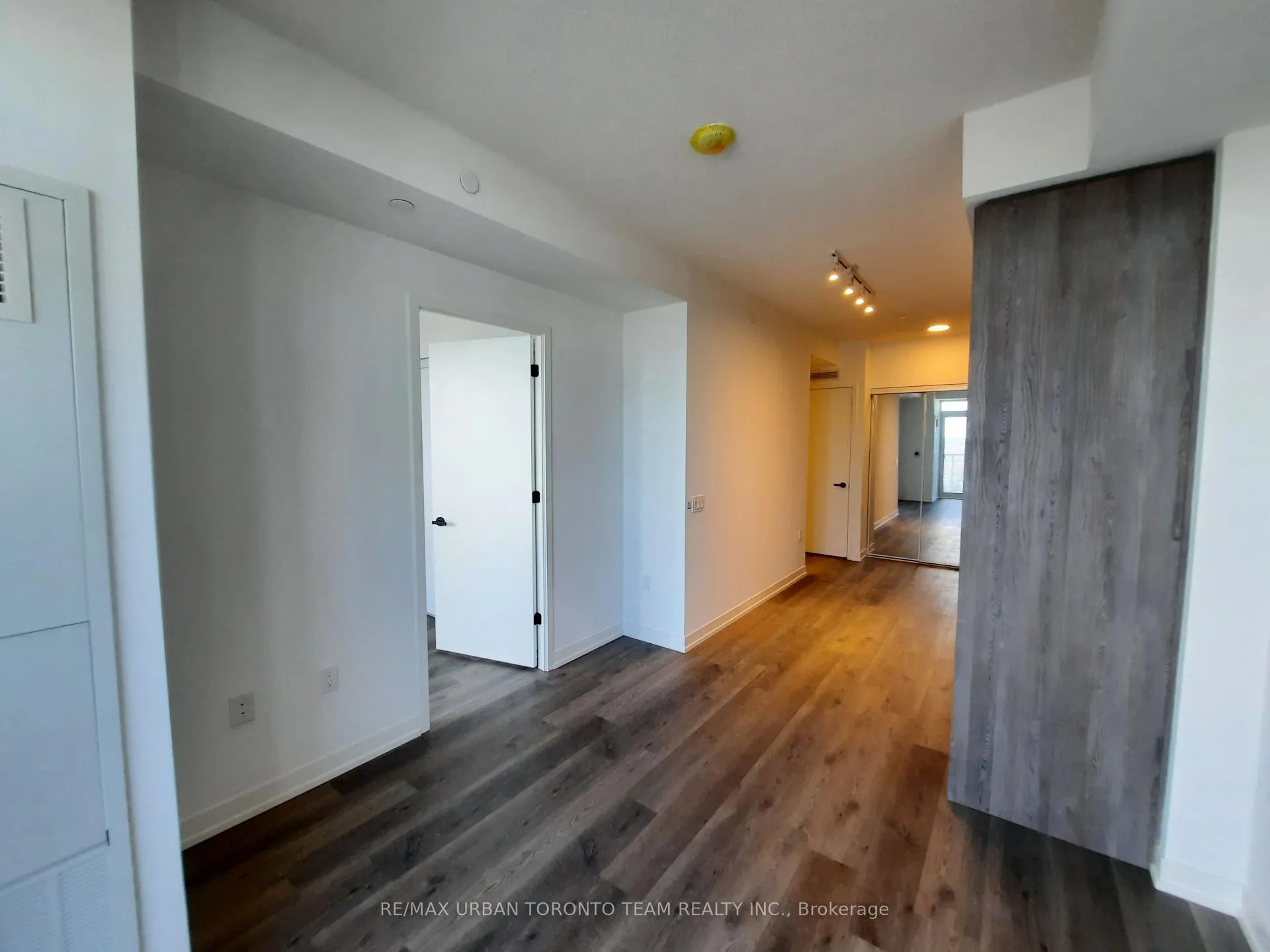 Photo 5 of Unit 1707, 8 Interchange Way, Vaughan, Vaughan Corporate Centre — HOMEH