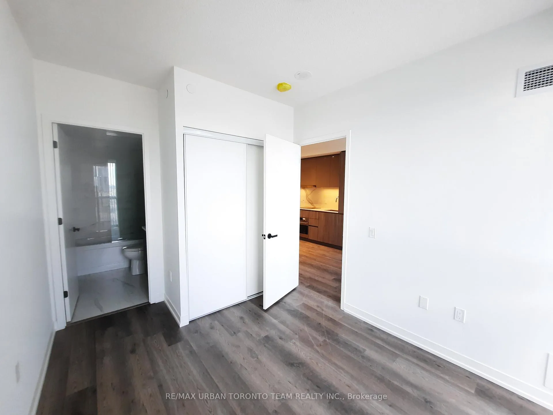 Photo 8 of Unit 1707, 8 Interchange Way, Vaughan, Vaughan Corporate Centre — HOMEH