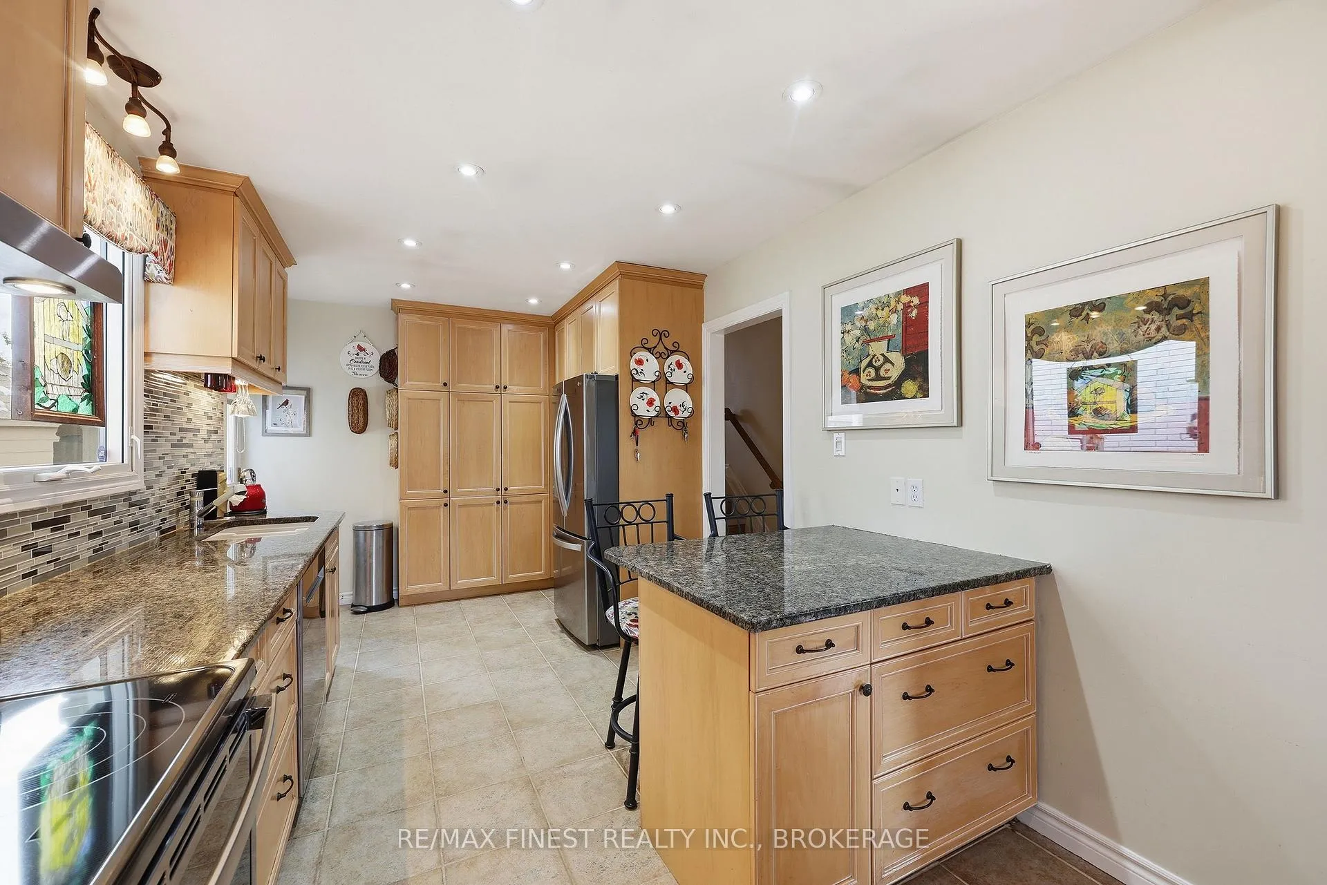 Photo 9 of 87 Old Oak Road, Kingston, Central City West — HOMEH