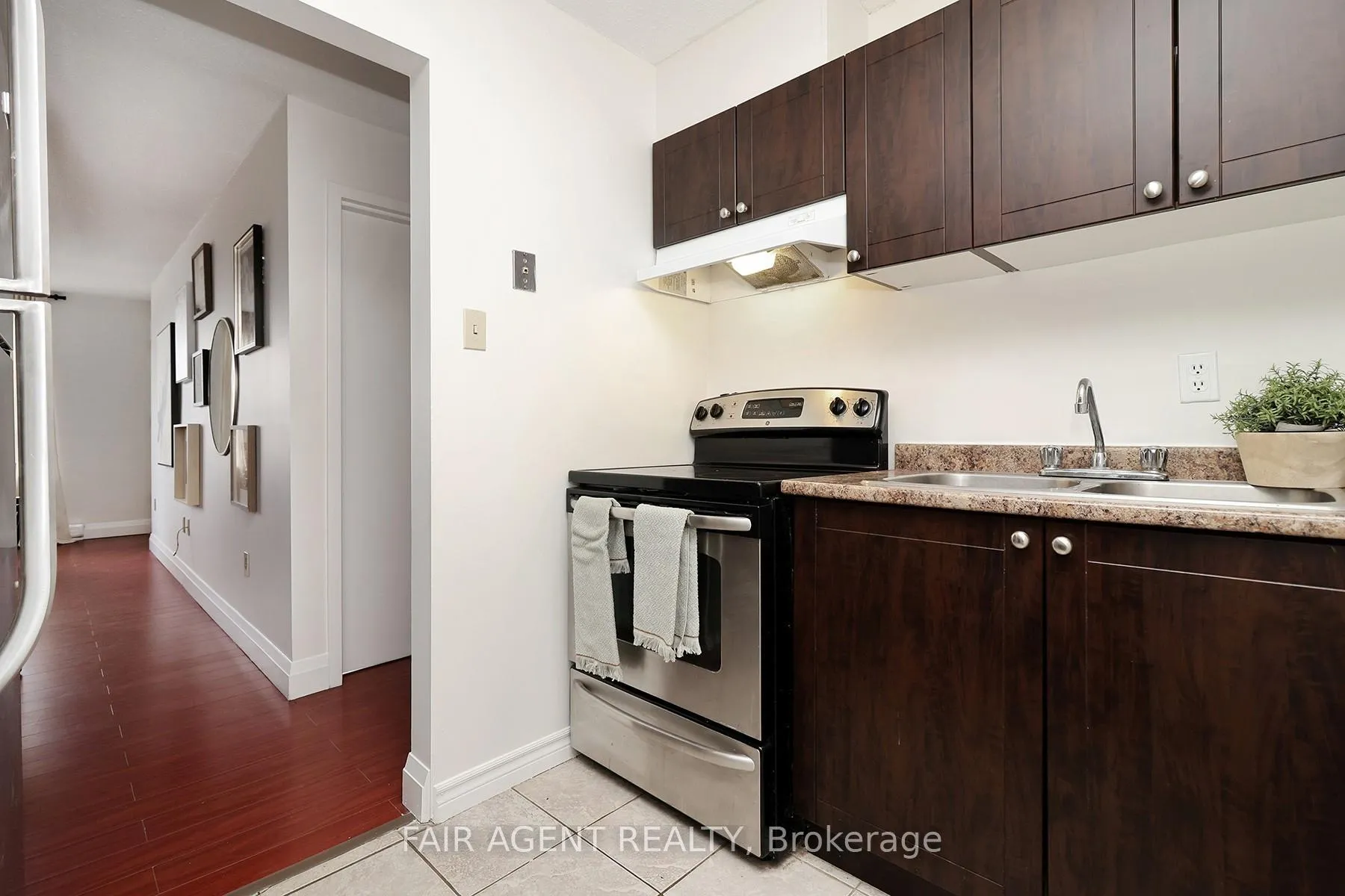 Photo 6 of Unit 1005, 64 Benton Street E, Kitchener, Cedar Hill — HOMEH