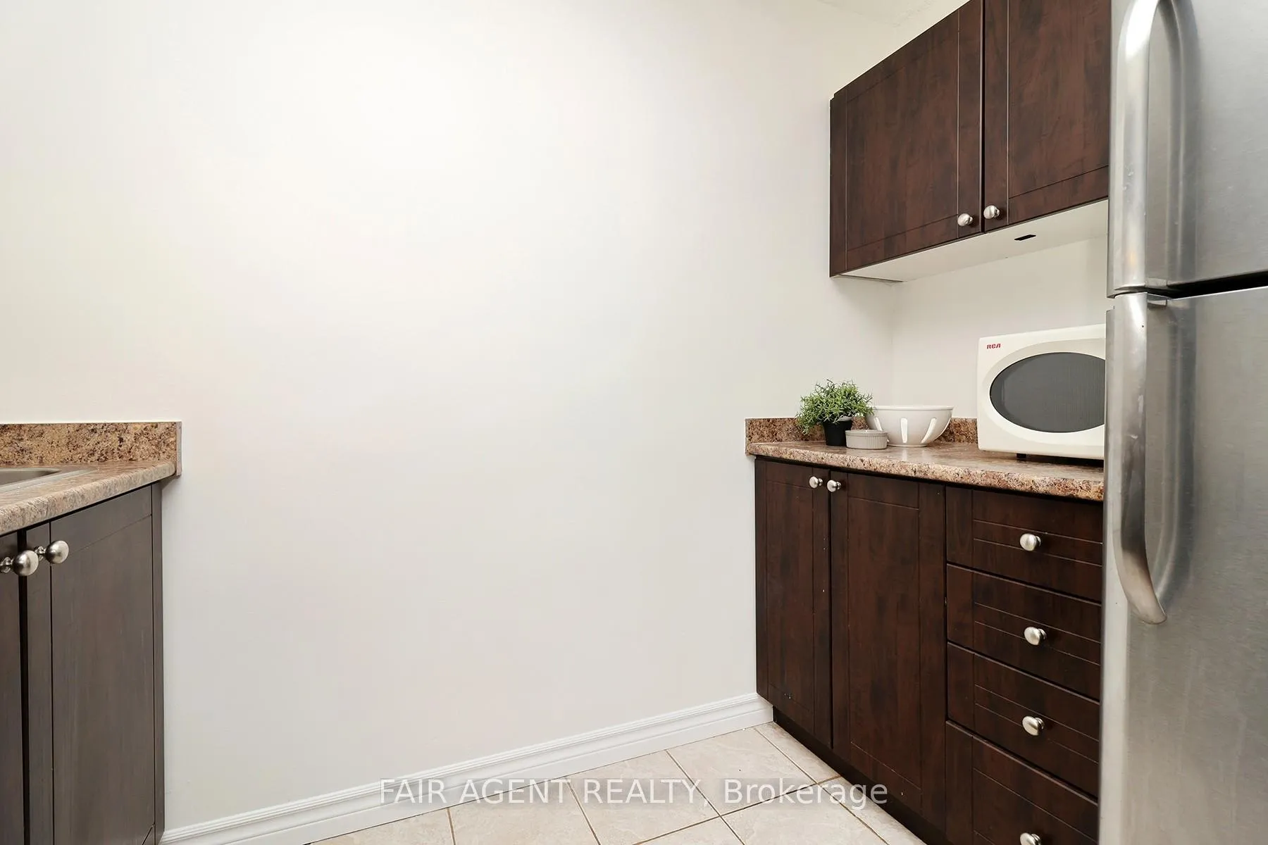 Photo 15 of Unit 1005, 64 Benton Street E, Kitchener, Cedar Hill — HOMEH