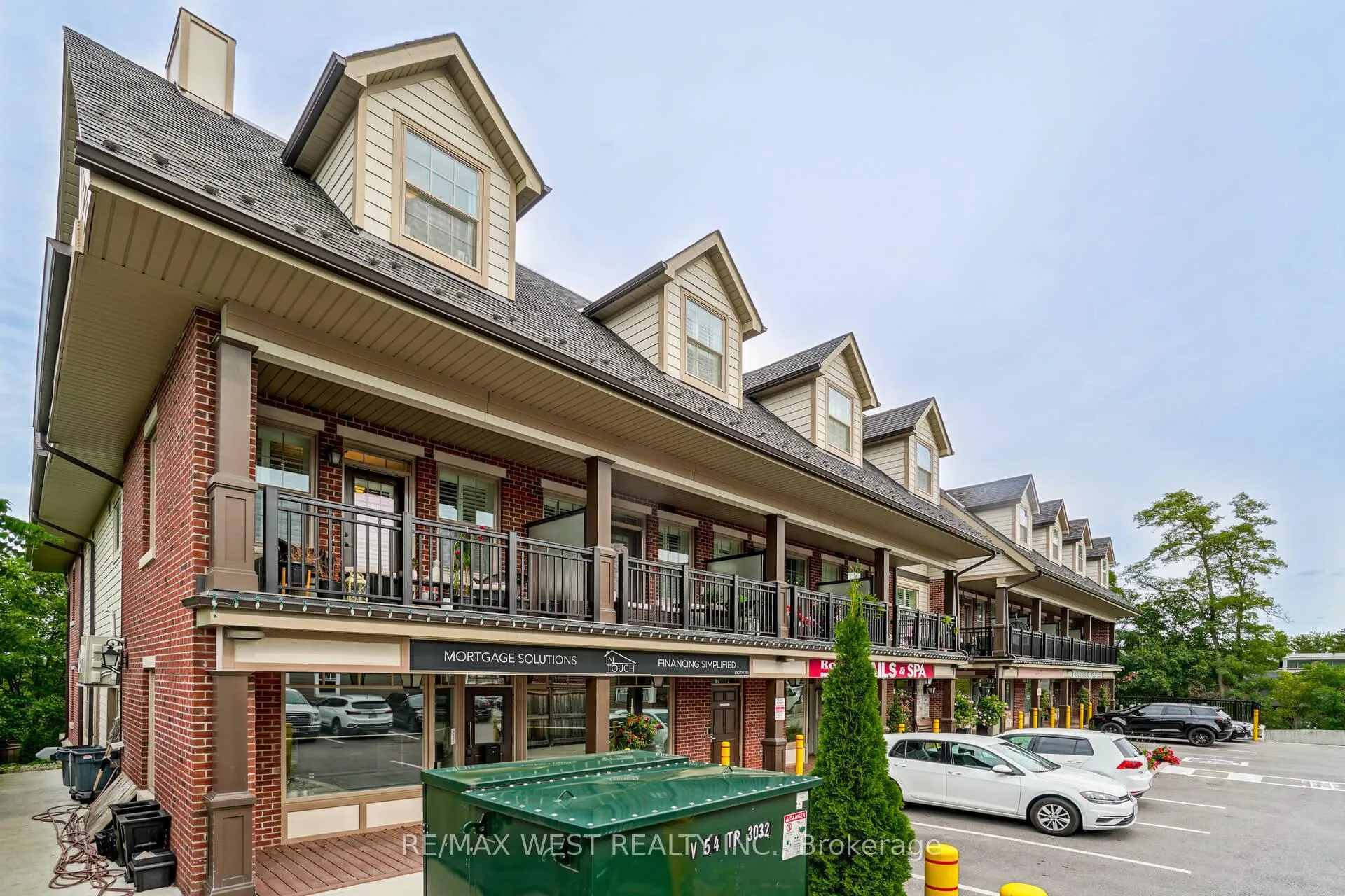 Photo 2 of Unit 213, 10425 Islington Avenue, Vaughan, Kleinburg — HOMEH