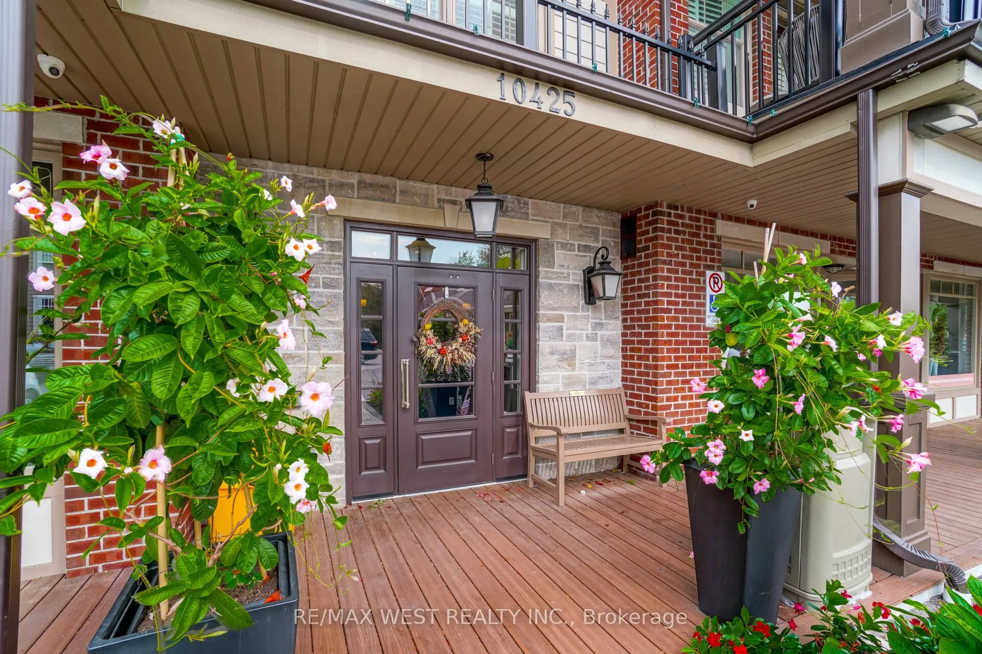 Photo 3 of Unit 213, 10425 Islington Avenue, Vaughan, Kleinburg — HOMEH