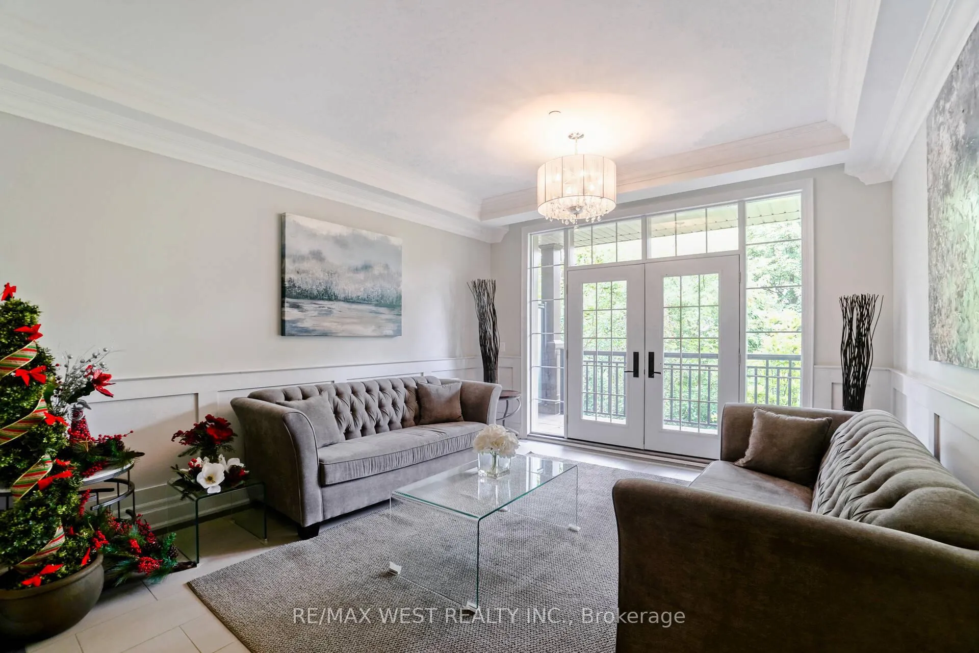 Photo 4 of Unit 213, 10425 Islington Avenue, Vaughan, Kleinburg — HOMEH