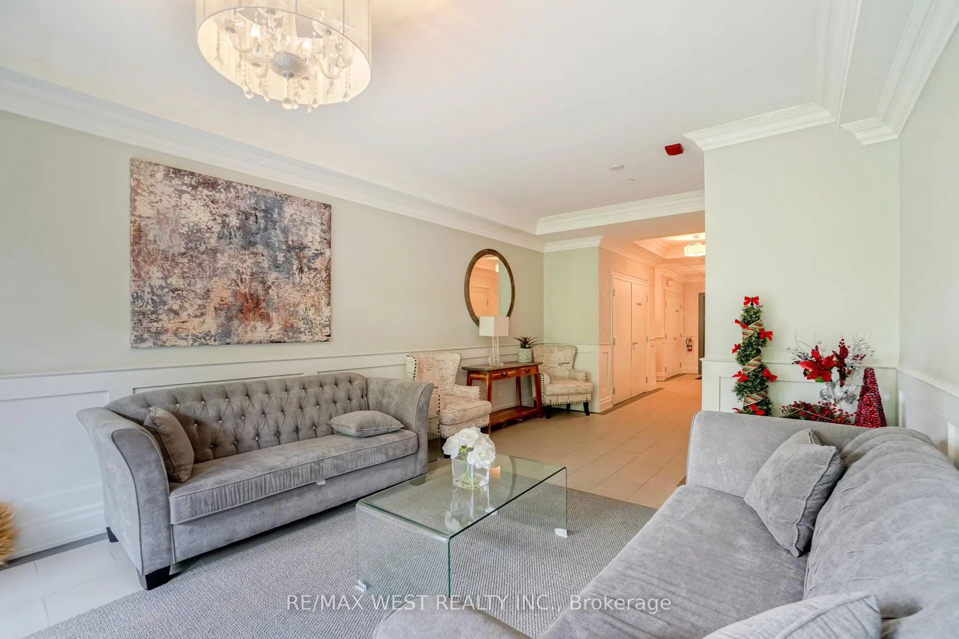 Photo 5 of Unit 213, 10425 Islington Avenue, Vaughan, Kleinburg — HOMEH