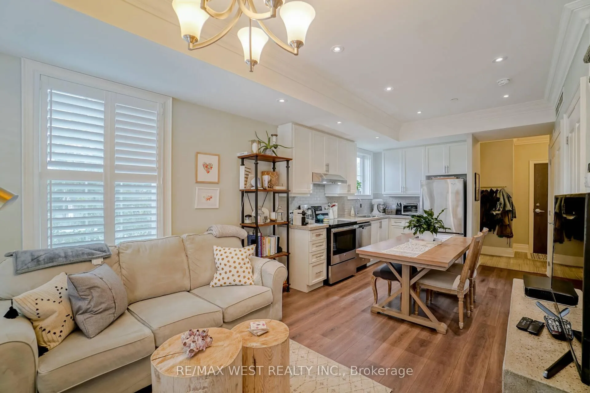 Photo 9 of Unit 213, 10425 Islington Avenue, Vaughan, Kleinburg — HOMEH