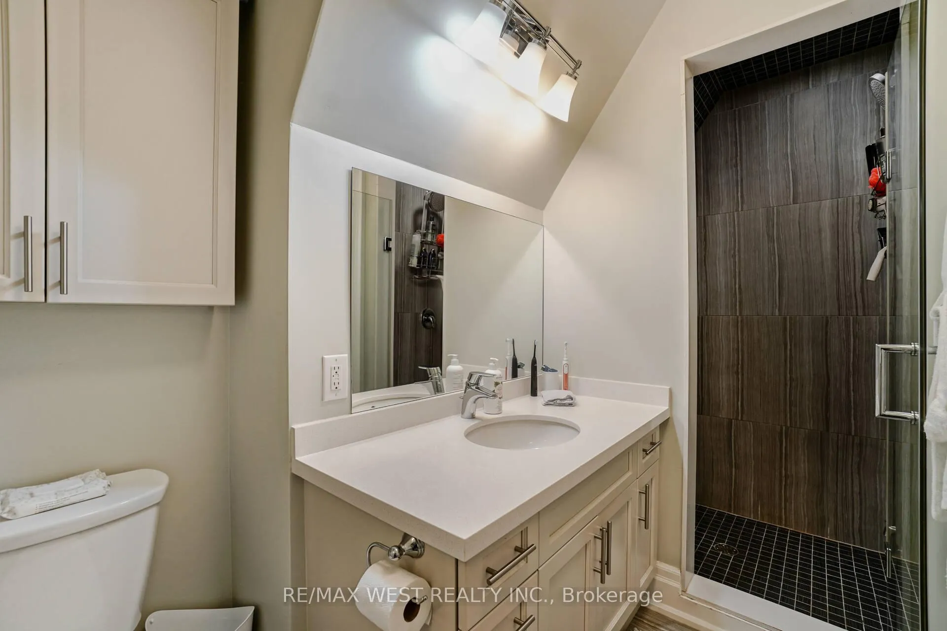 Photo 21 of Unit 213, 10425 Islington Avenue, Vaughan, Kleinburg — HOMEH