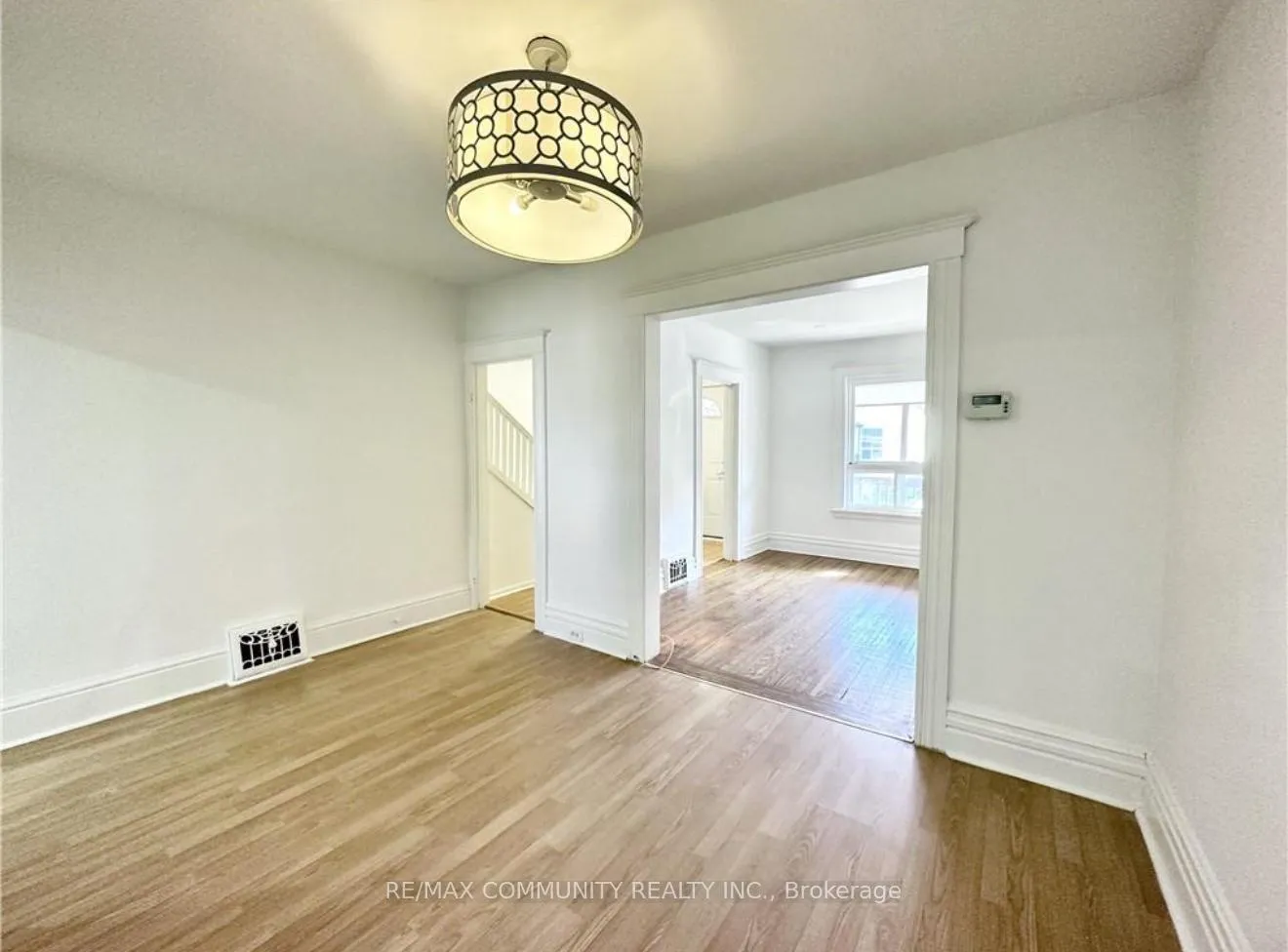Photo 4 of 39 Beechwood Avenue, Hamilton, Stipley — HOMEH