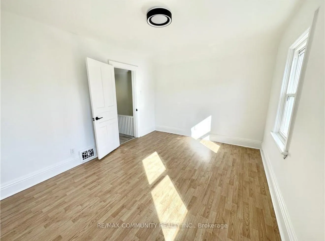 Photo 7 of 39 Beechwood Avenue, Hamilton, Stipley — HOMEH